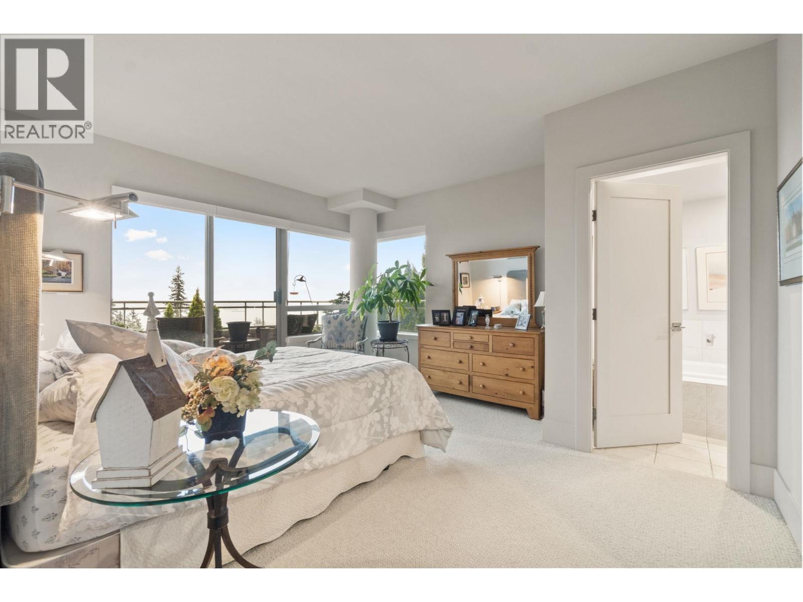 201 3105 DEER RIDGE DRIVE, West Vancouver