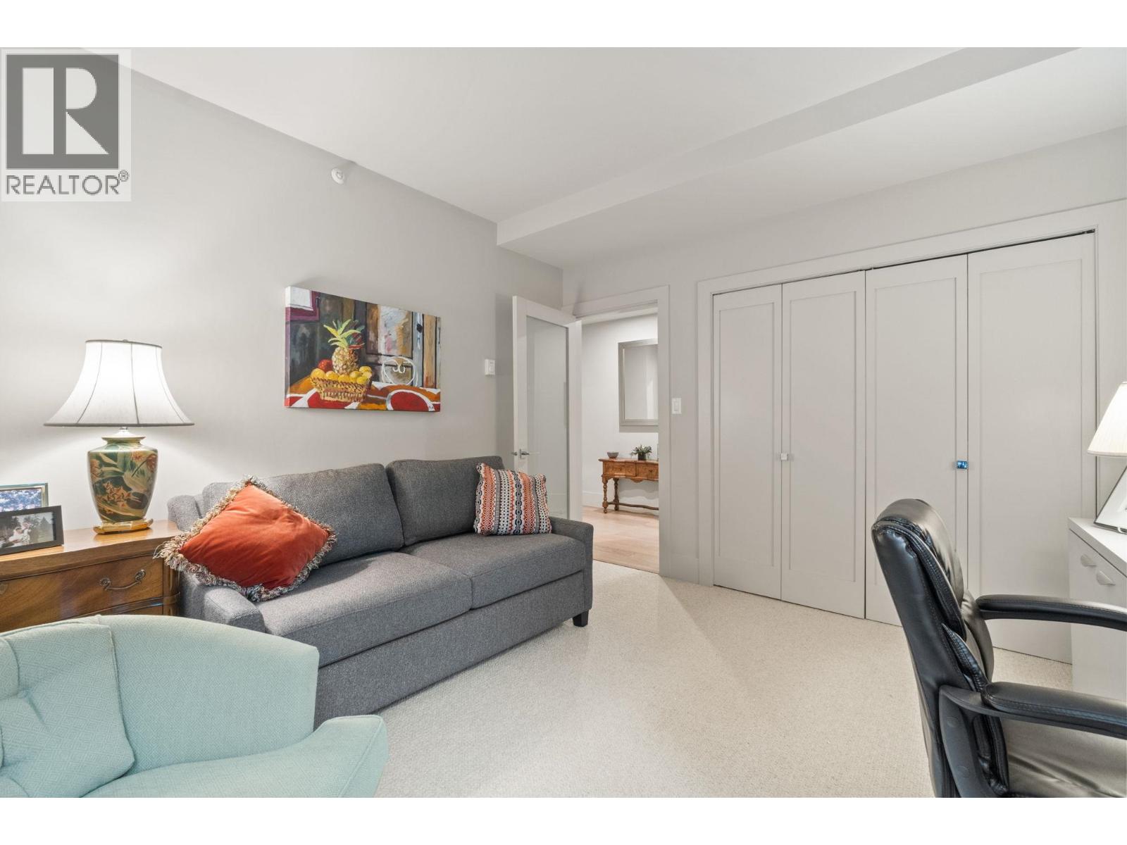 201 3105 DEER RIDGE DRIVE, West Vancouver