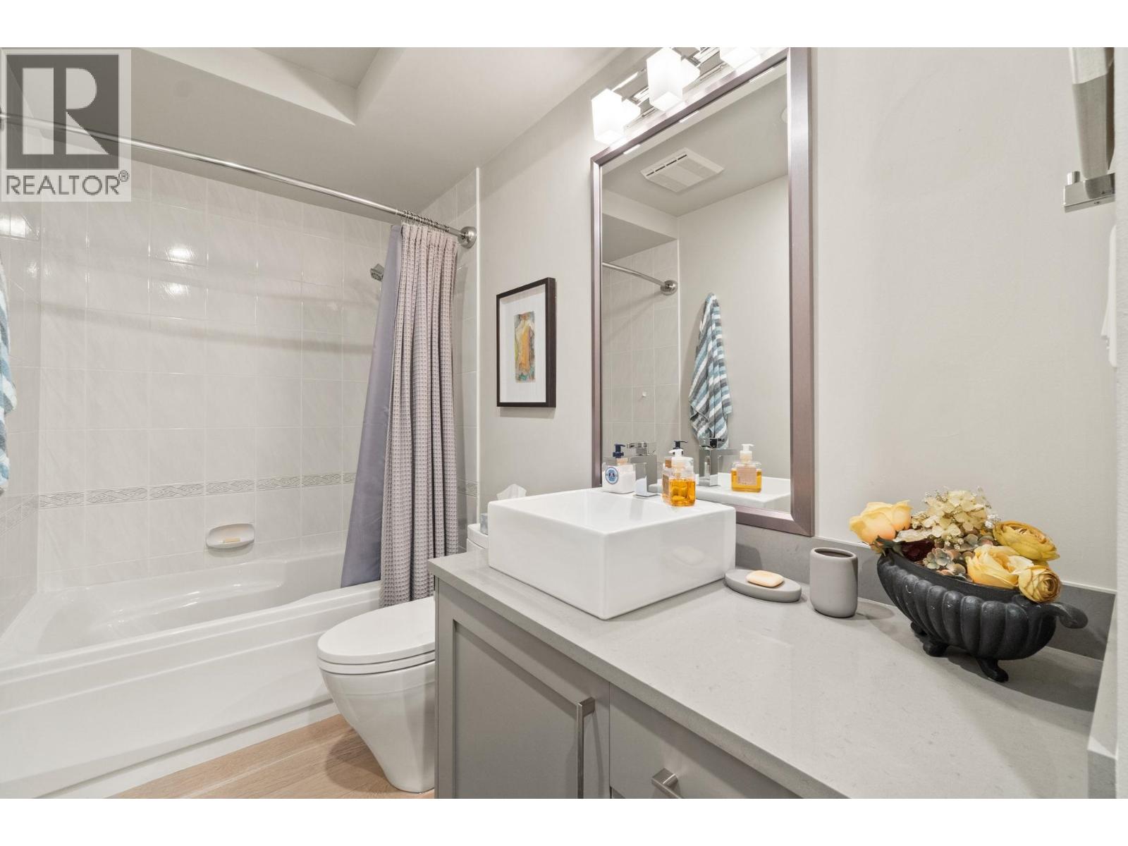 201 3105 DEER RIDGE DRIVE, West Vancouver