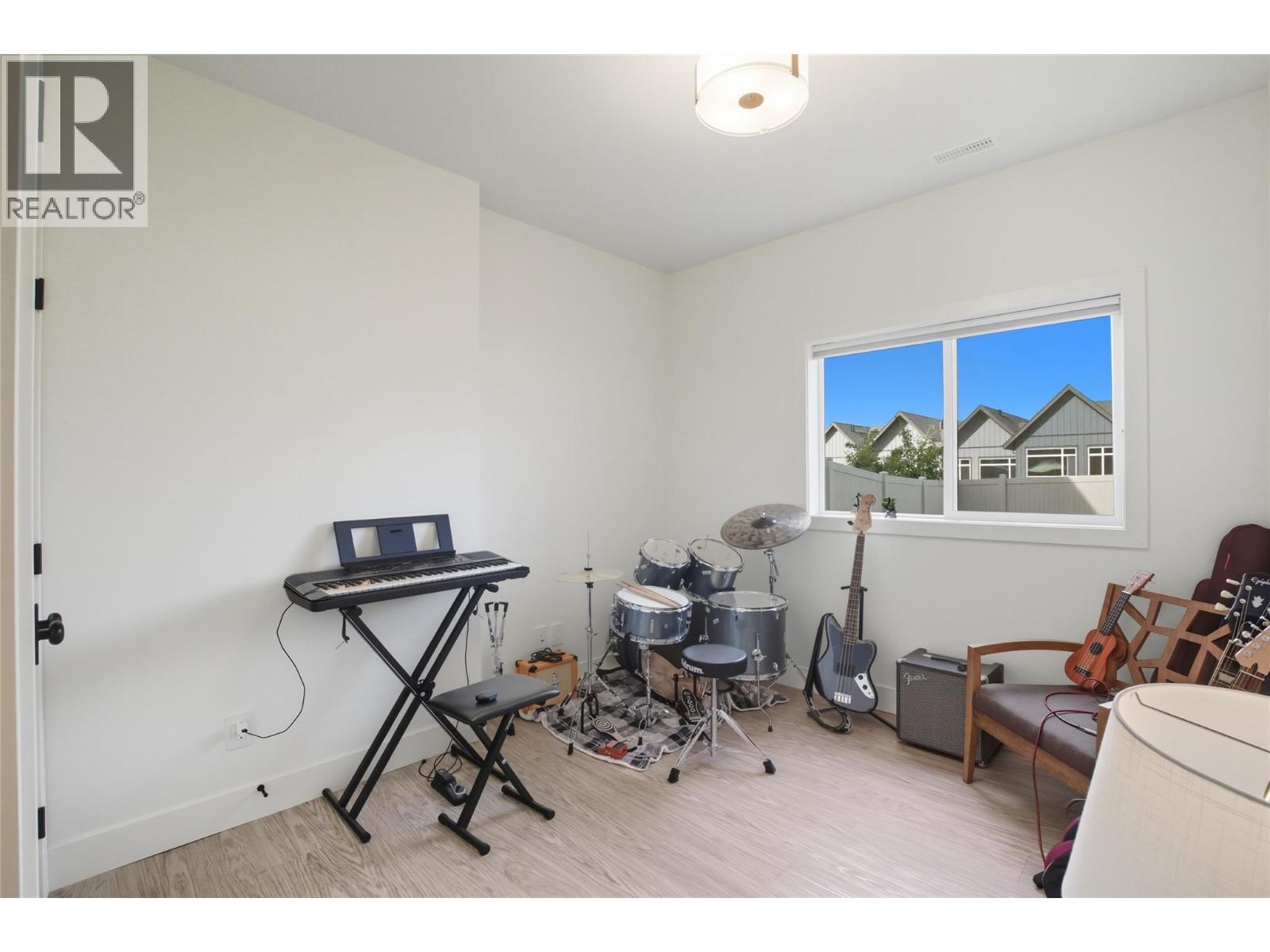 1553 EMERALD Drive, Kamloops
