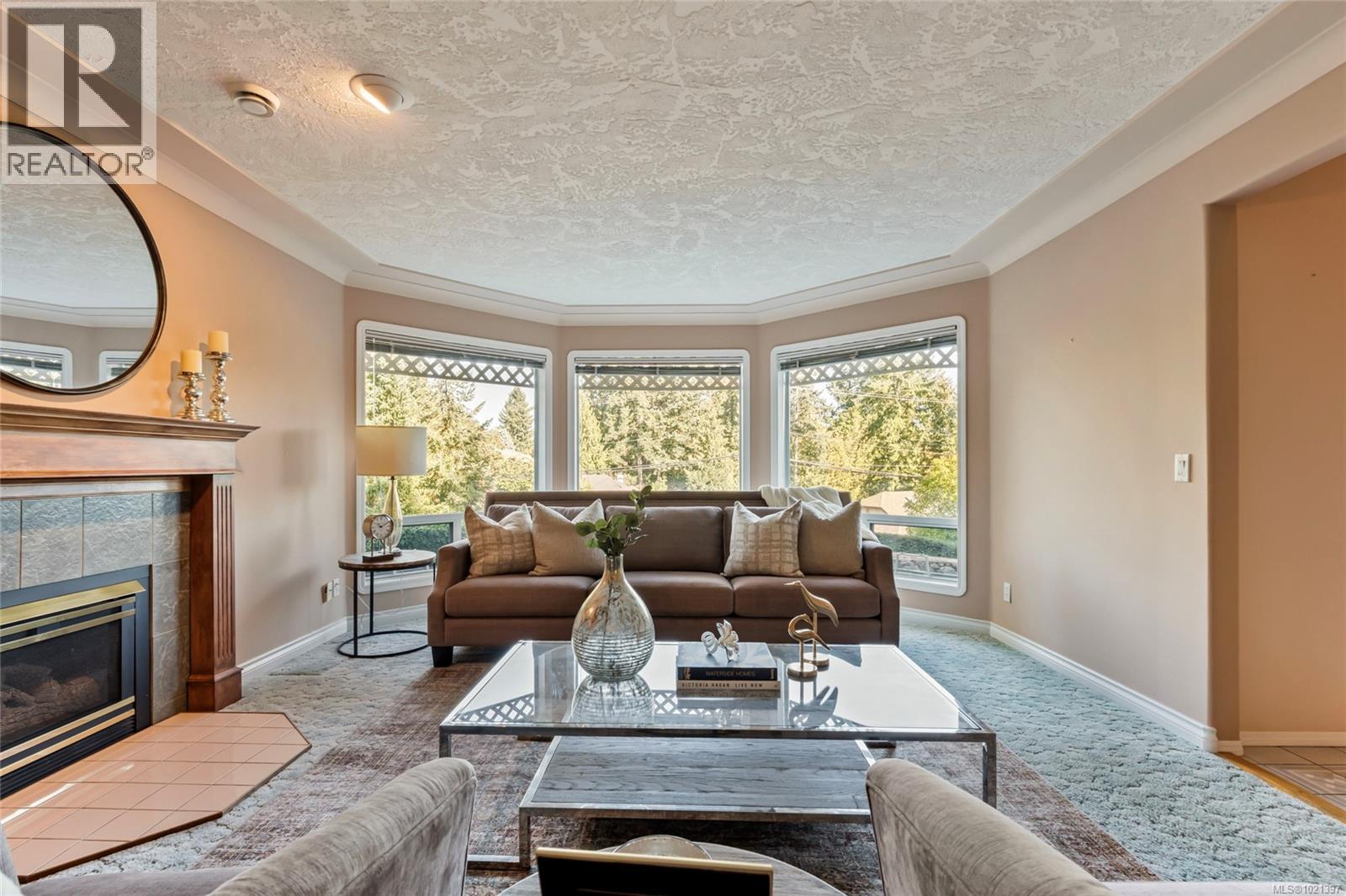  1575 Dean Park Road, North Saanich