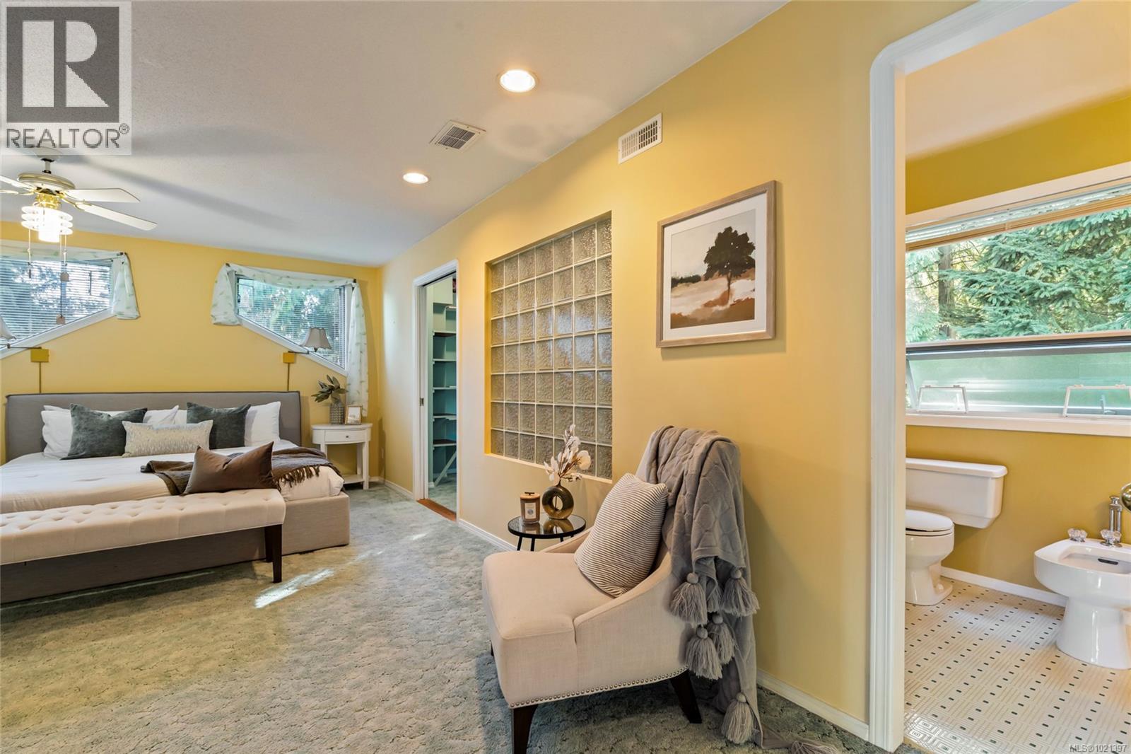  1575 Dean Park Road, North Saanich