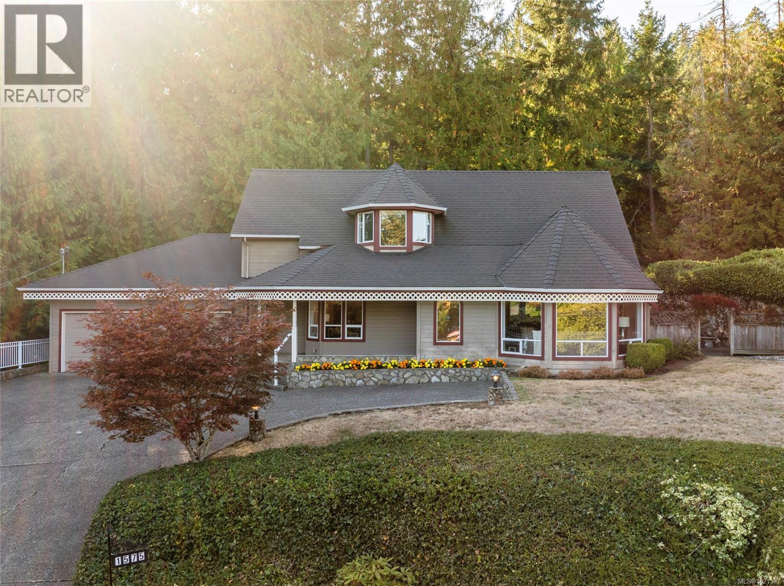  1575 Dean Park Road, North Saanich