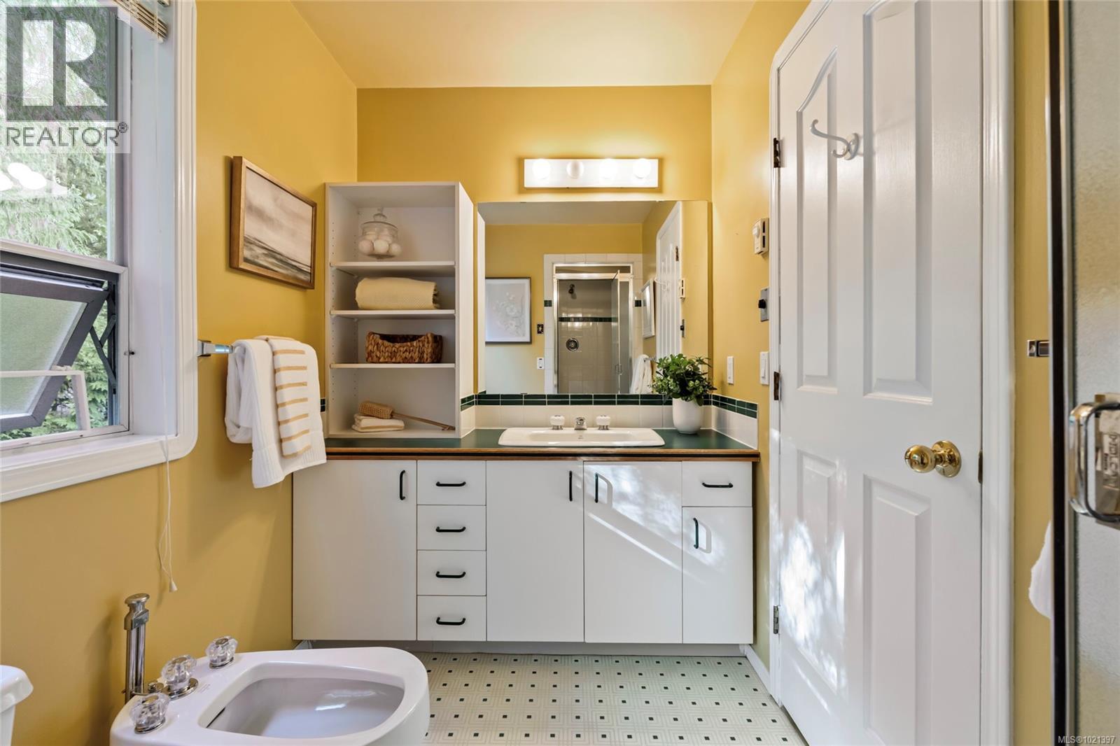  1575 Dean Park Road, North Saanich