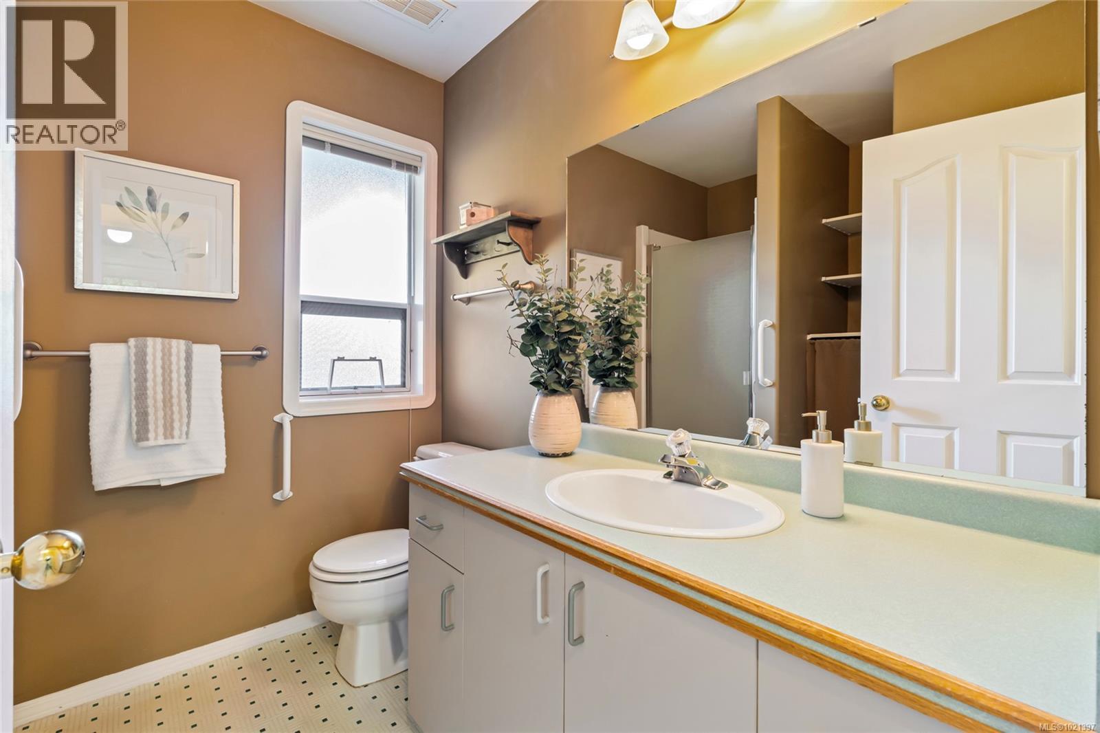  1575 Dean Park Road, North Saanich