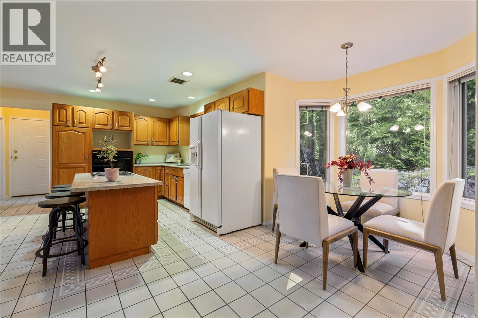  1575 Dean Park Road, North Saanich