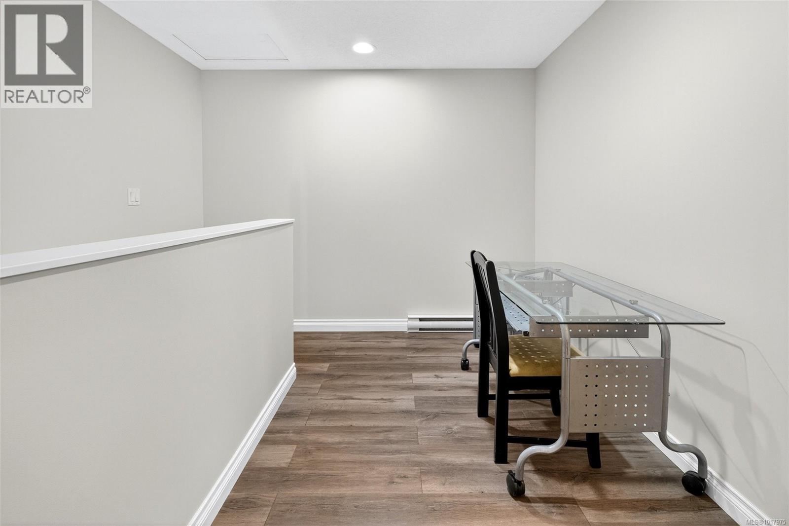 3 1405 Mallek Crescent, Victoria