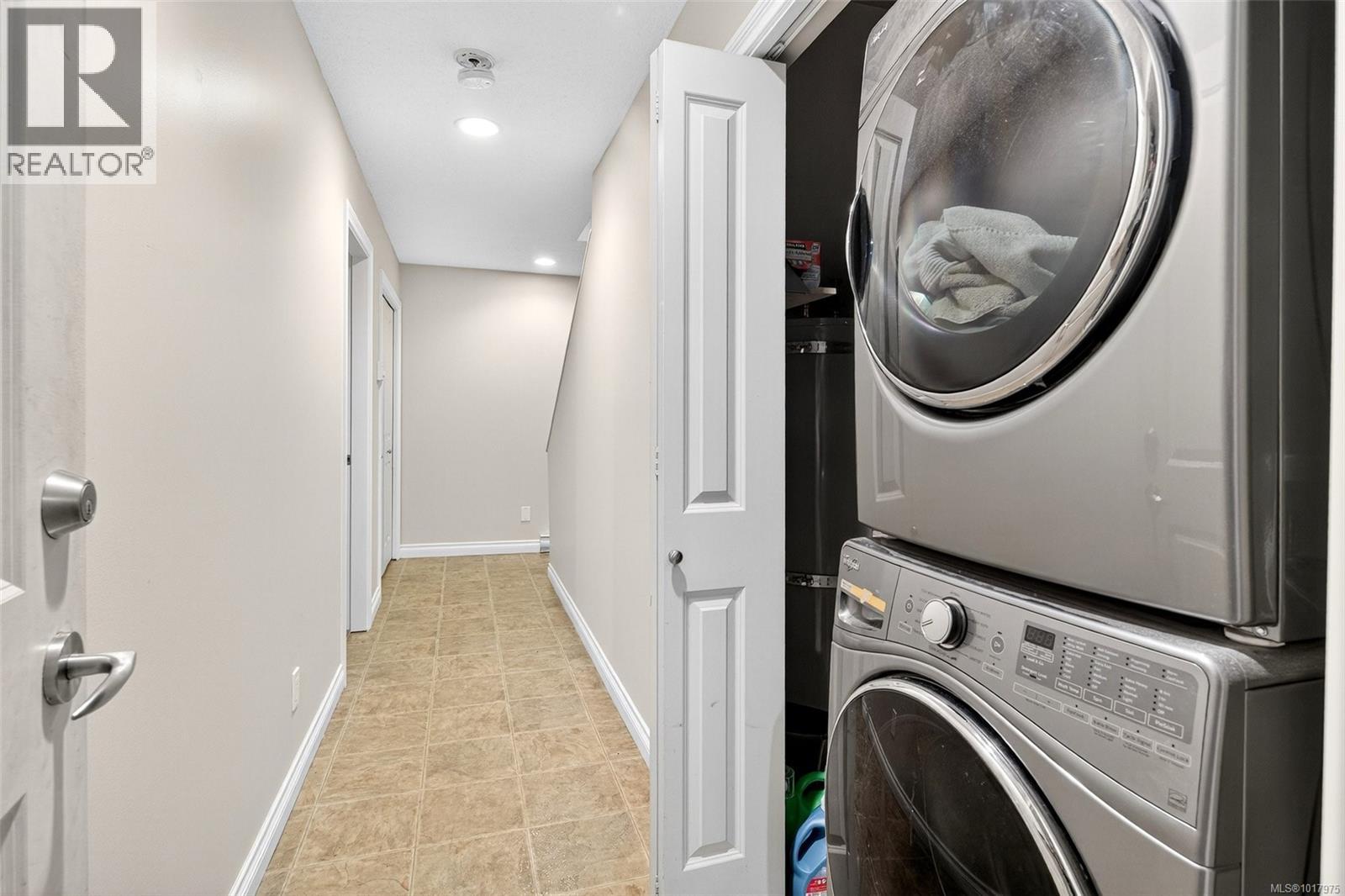 3 1405 Mallek Crescent, Victoria