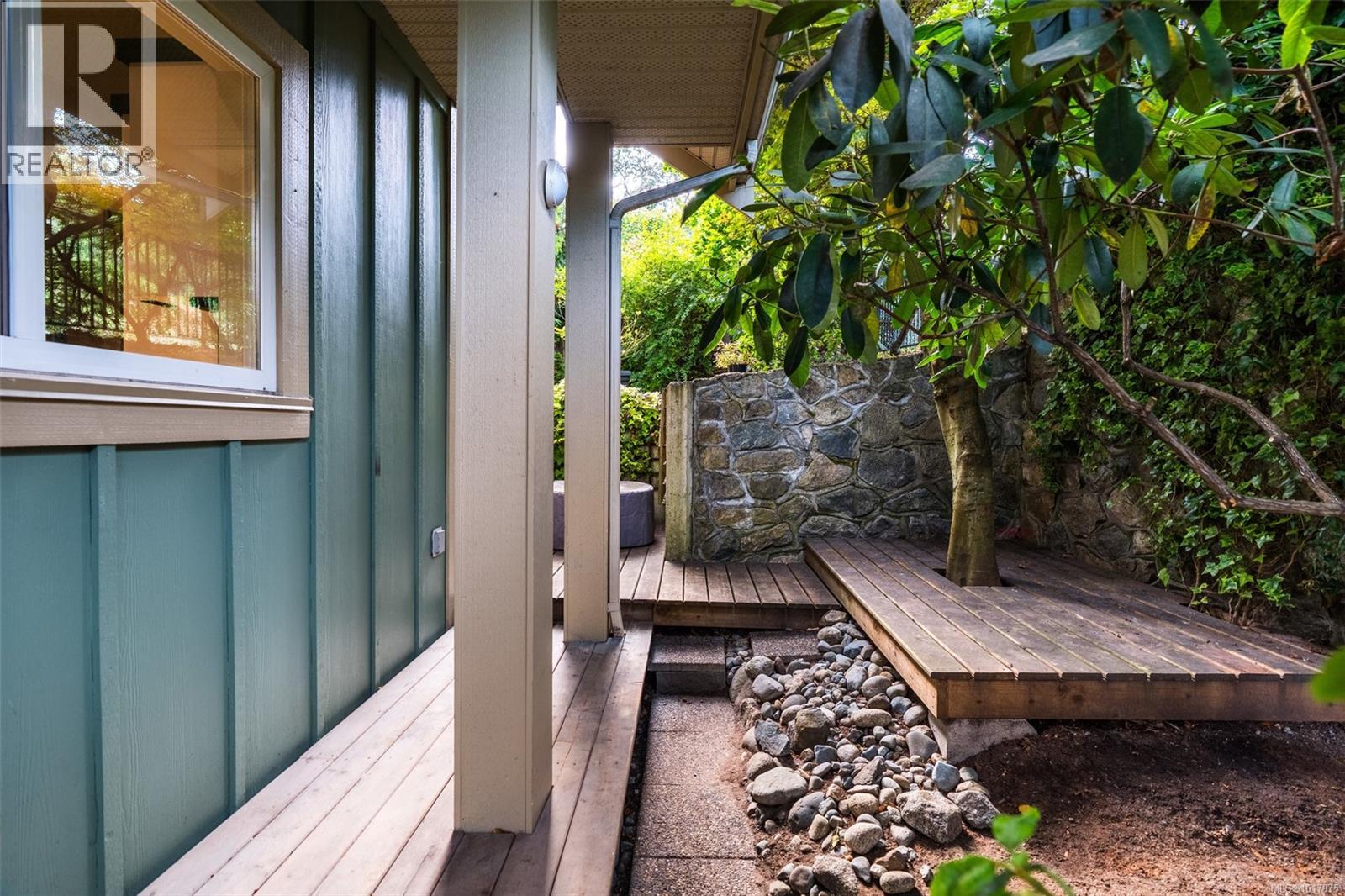 3 1405 Mallek Crescent, Victoria