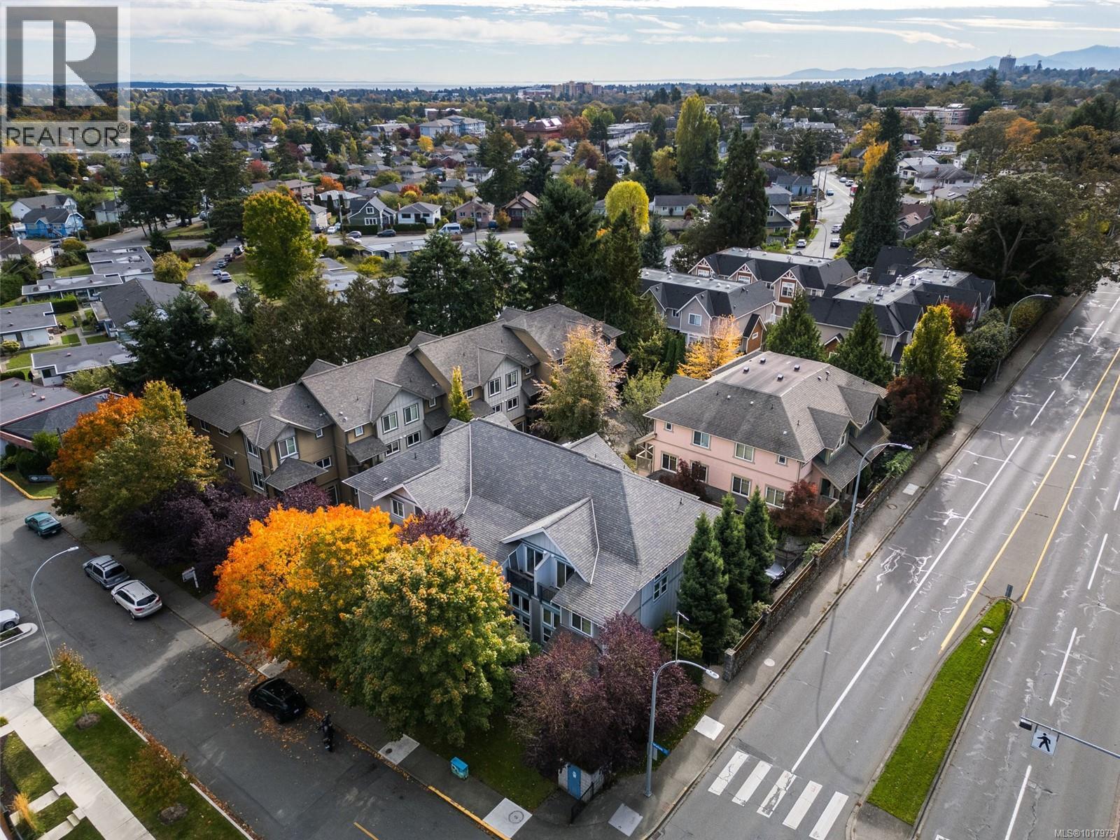 3 1405 Mallek Crescent, Victoria