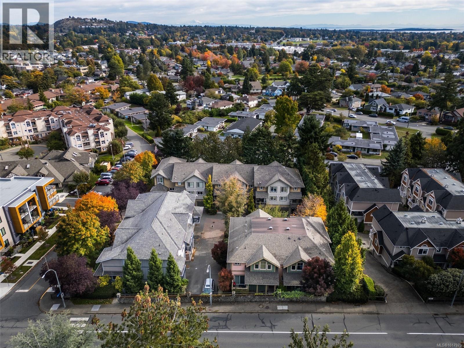 3 1405 Mallek Crescent, Victoria