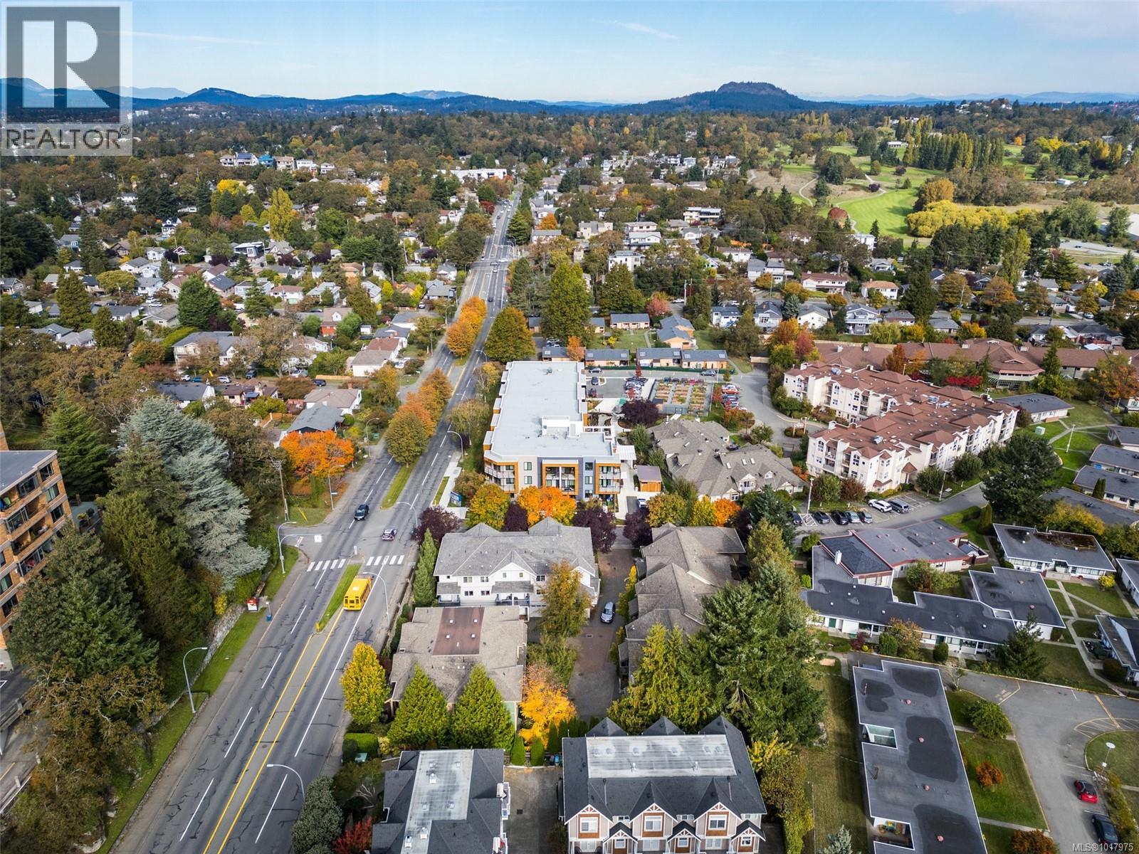 3 1405 Mallek Crescent, Victoria