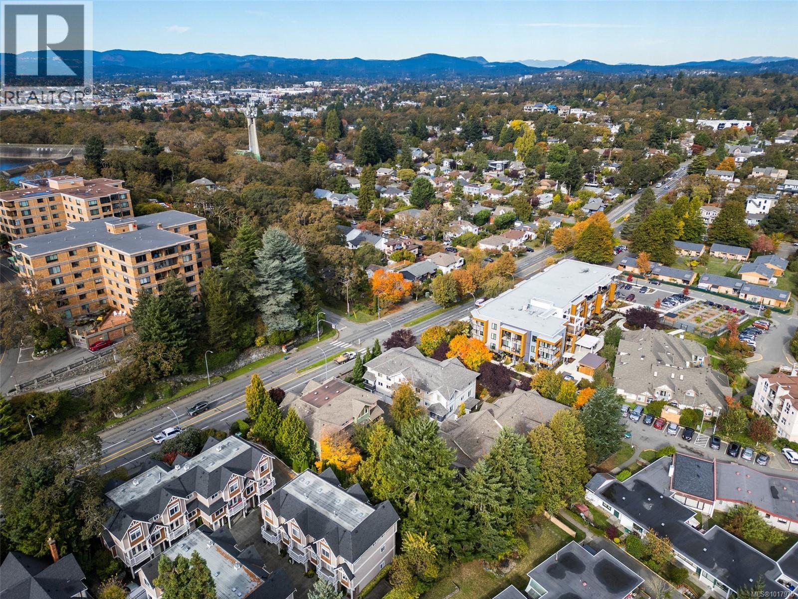 3 1405 Mallek Crescent, Victoria