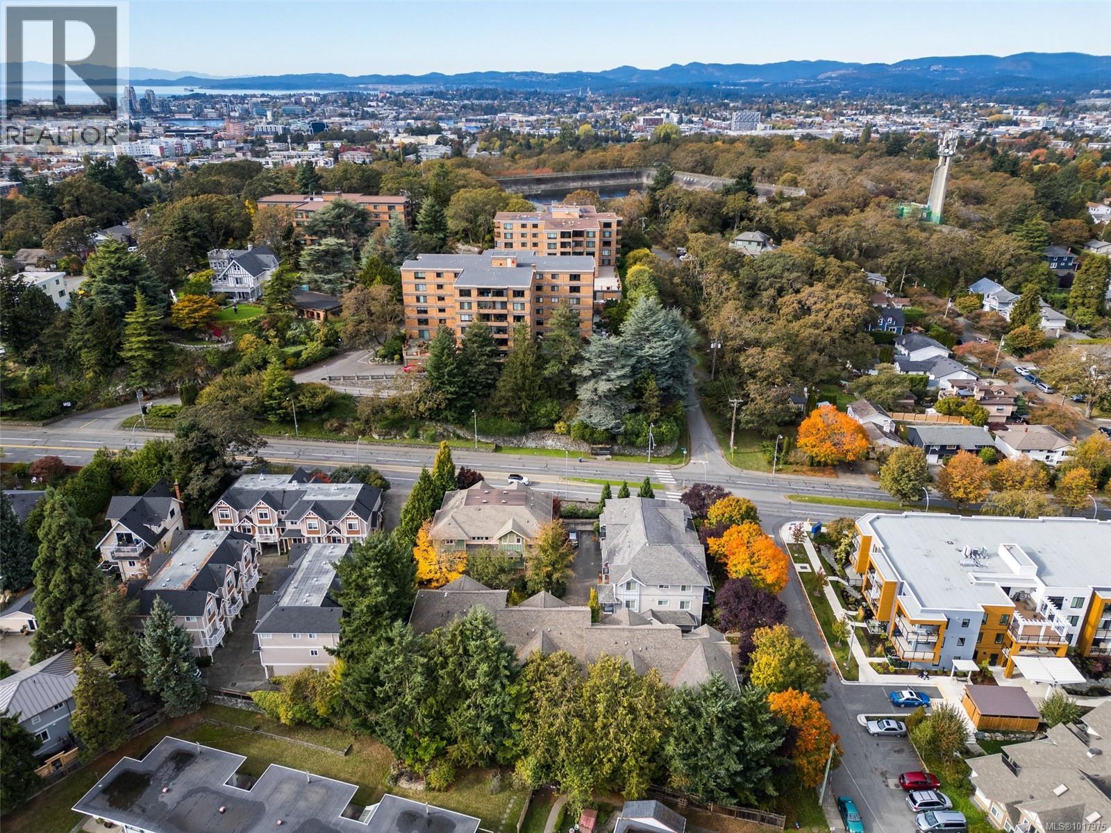 3 1405 Mallek Crescent, Victoria