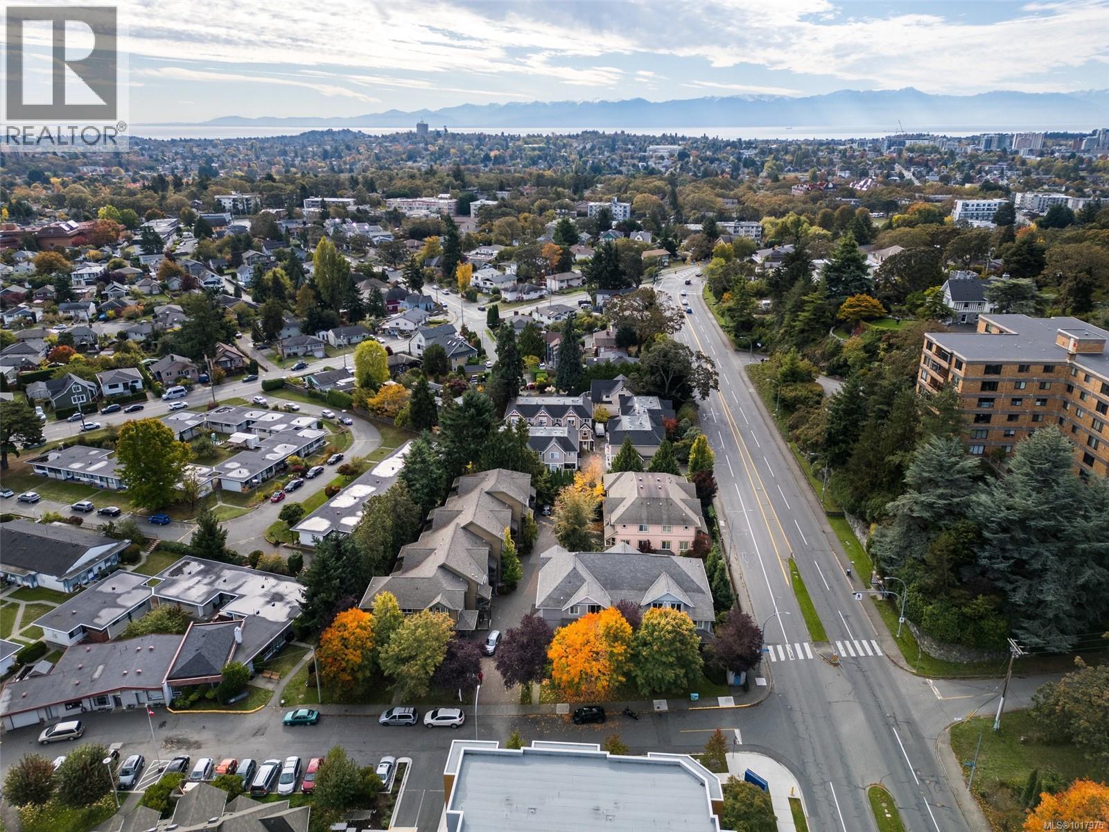 3 1405 Mallek Crescent, Victoria