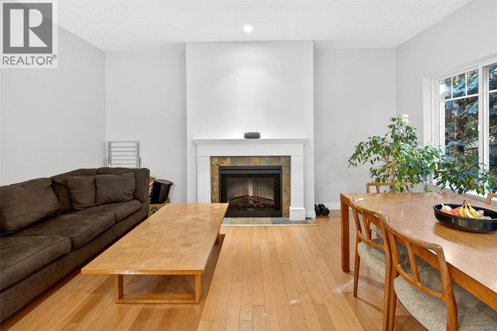 3 1405 Mallek Crescent, Victoria