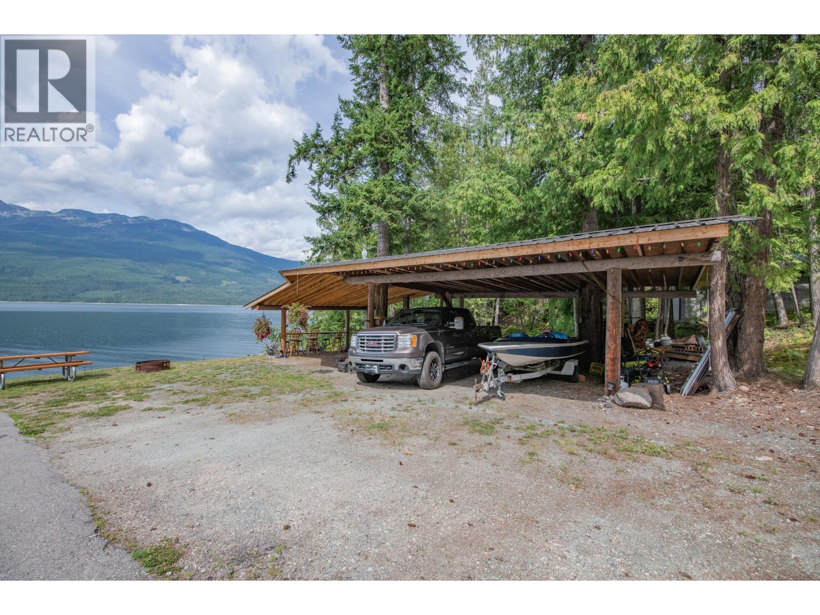 1710 6 Highway, Nakusp