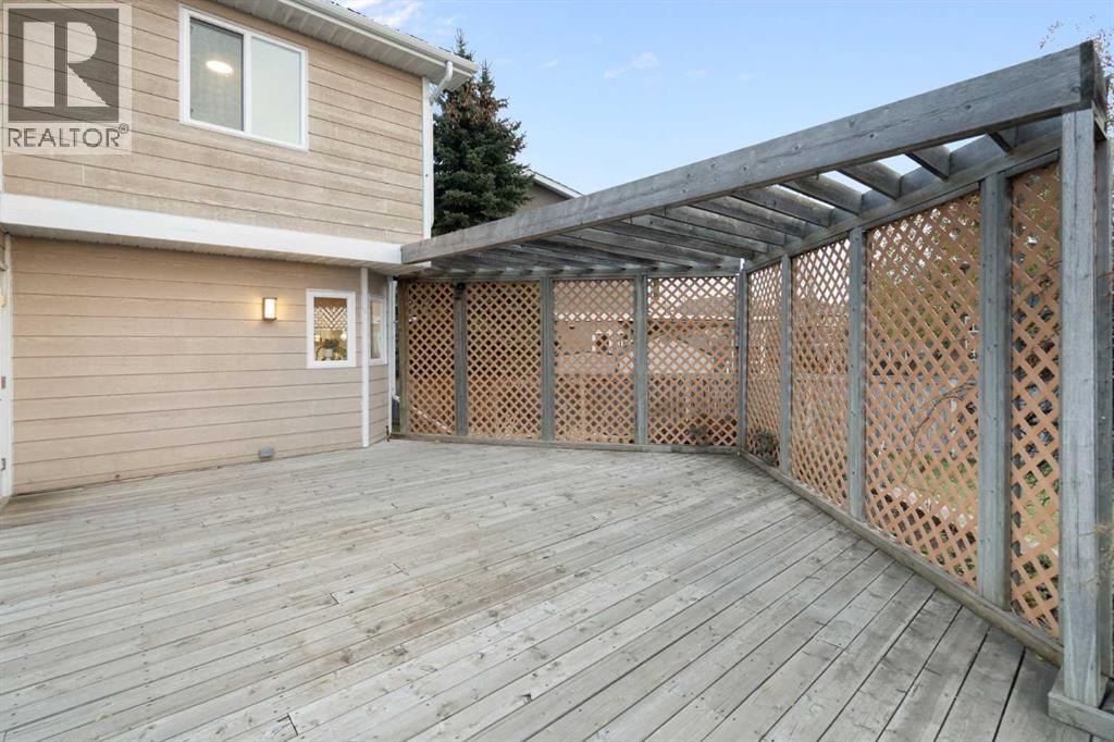 Single Family House for Sale in  Woodbriar Place SW Woodbine Calgary 