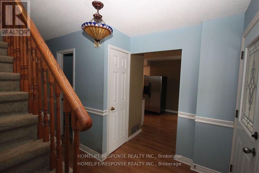 32 DENLOW DRIVE - Photo 4 of 22, Brampton (Fletcher's West), Ontario