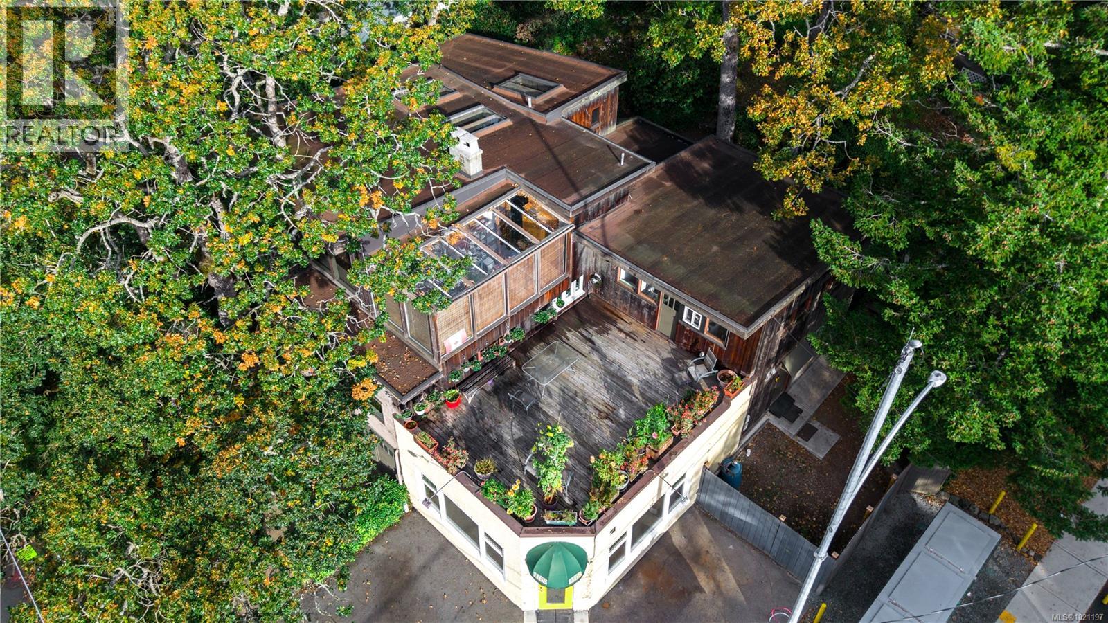  1168 Burnside Road West, Saanich