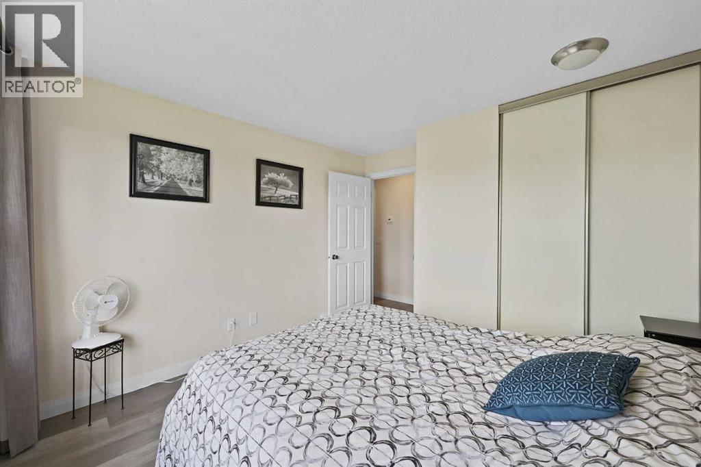 Single Family House for Sale in  Hawkfield Crescent NW Hawkwood Calgary 