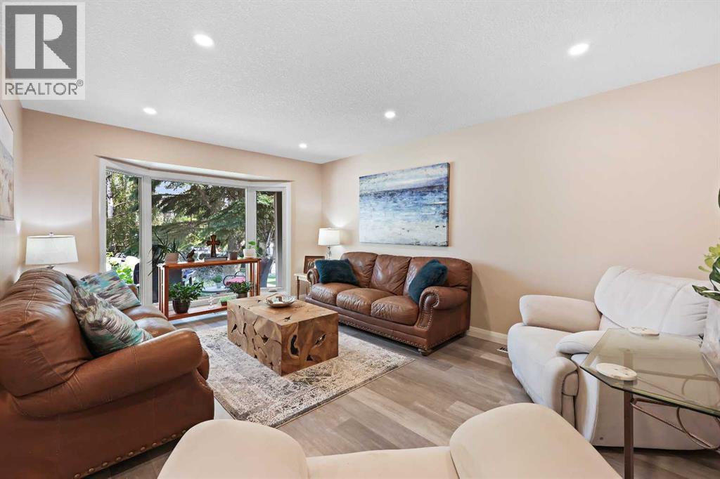 Single Family House for Sale in  Hawkfield Crescent NW Hawkwood Calgary 