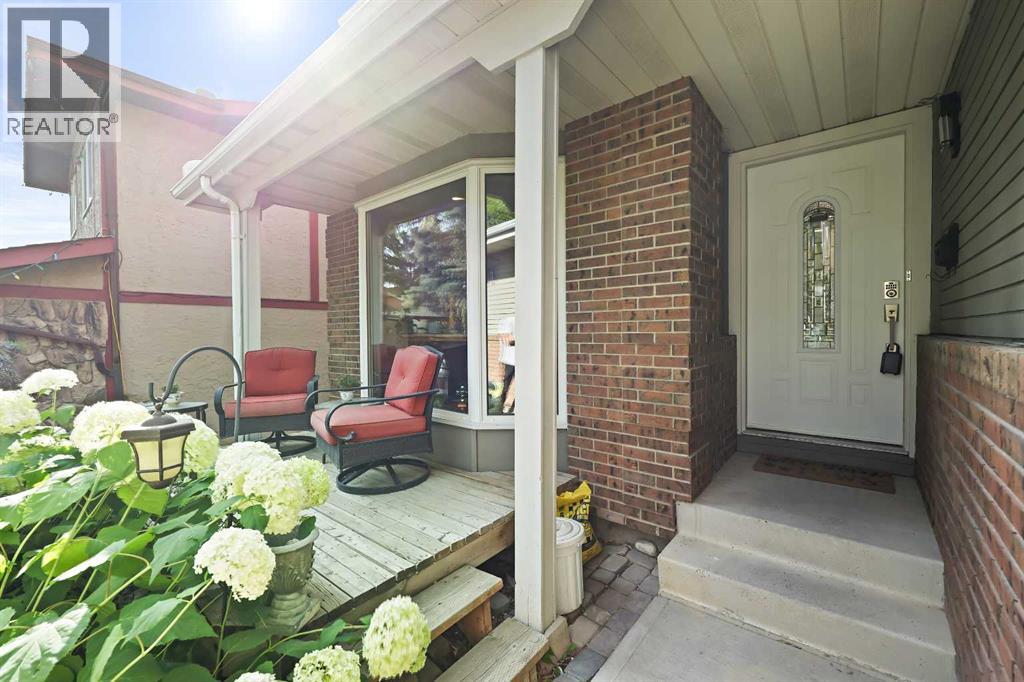 Single Family House for Sale in  Hawkfield Crescent NW Hawkwood Calgary 