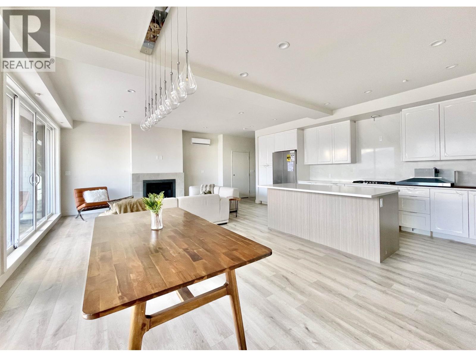 10102 468 EAGLECREST DRIVE, Gibsons