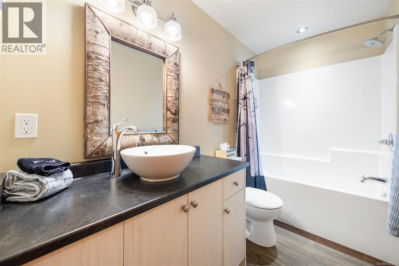 221 6596 Baird Rd, Port Renfrew