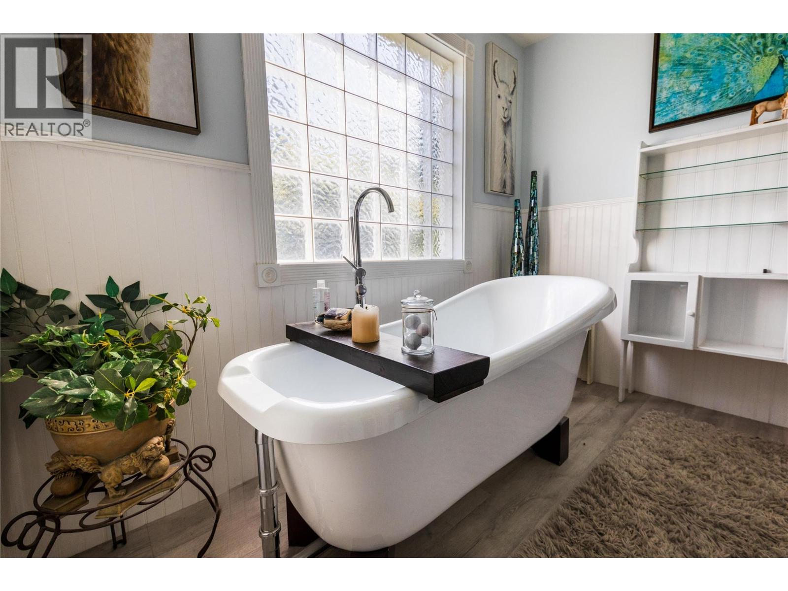 7630 97A Highway, Mara