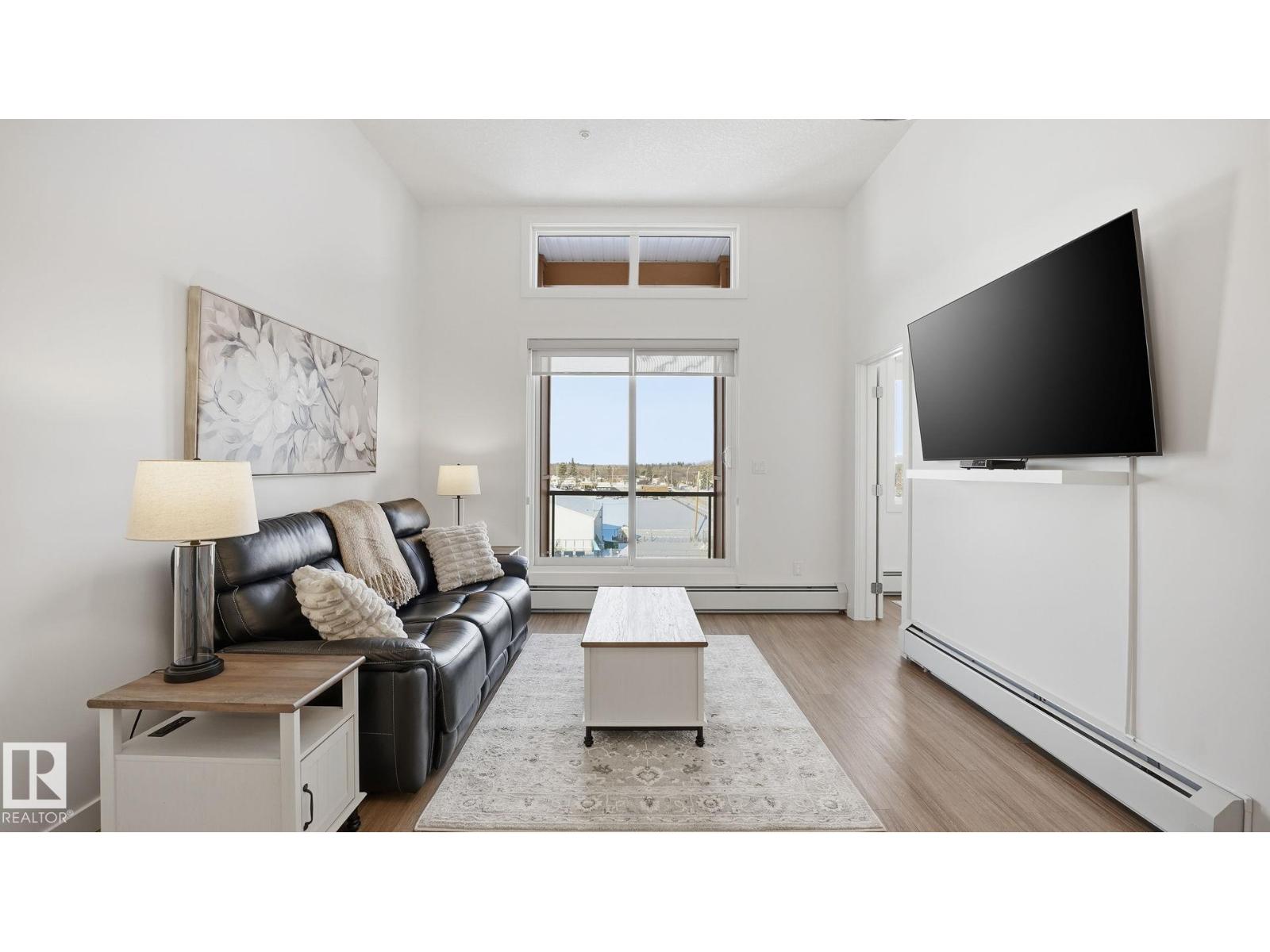 #401 17 COLUMBIA AVENUE W, Devon