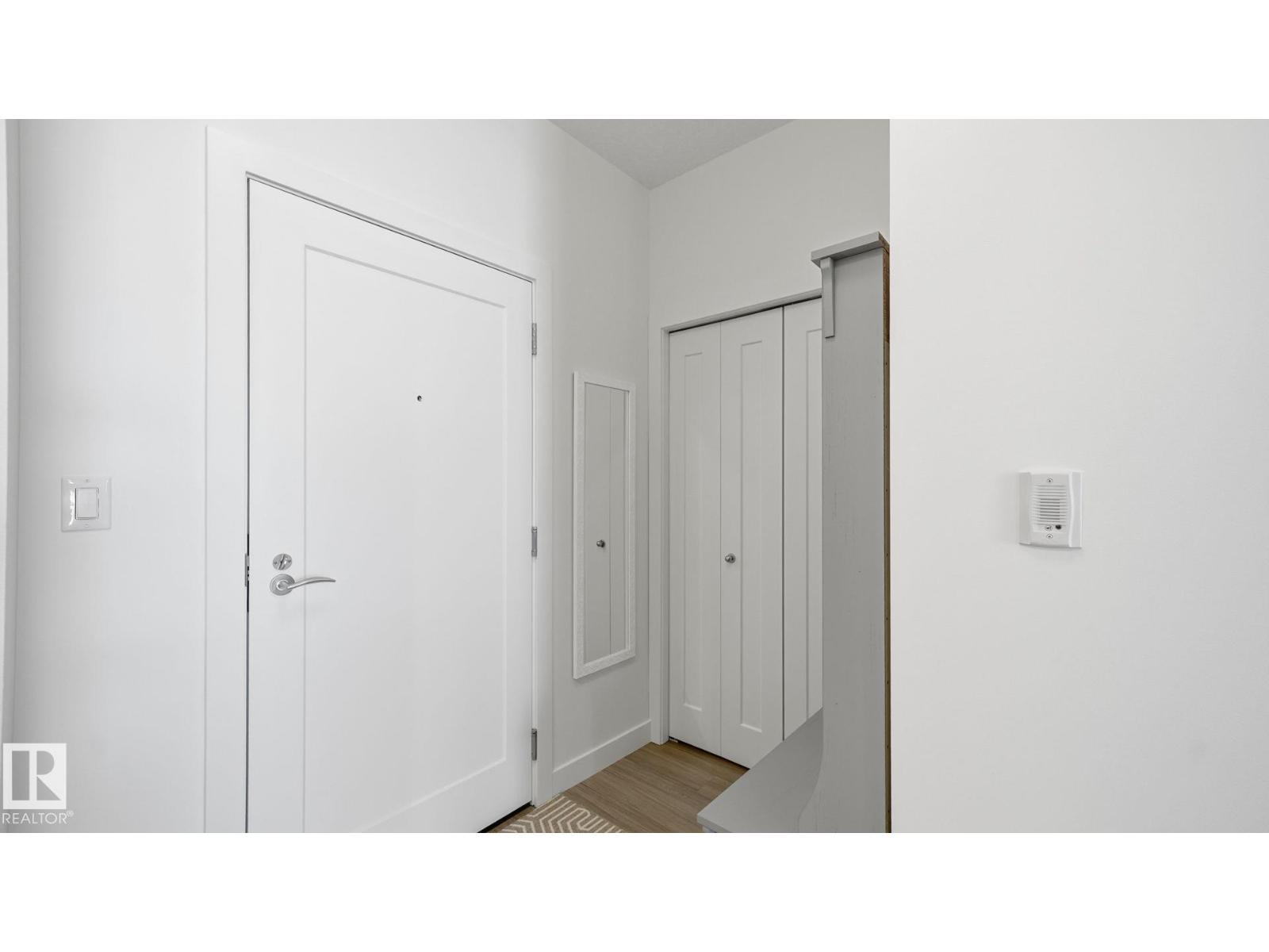 #401 17 COLUMBIA AVENUE W, Devon