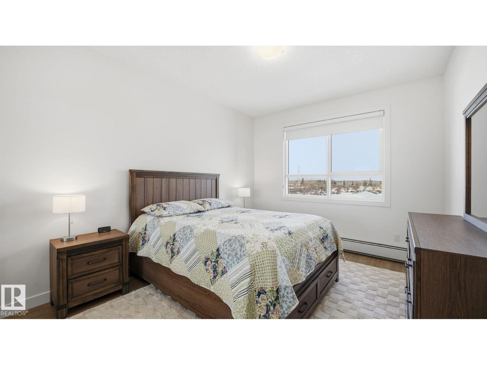 #401 17 COLUMBIA AVENUE W, Devon