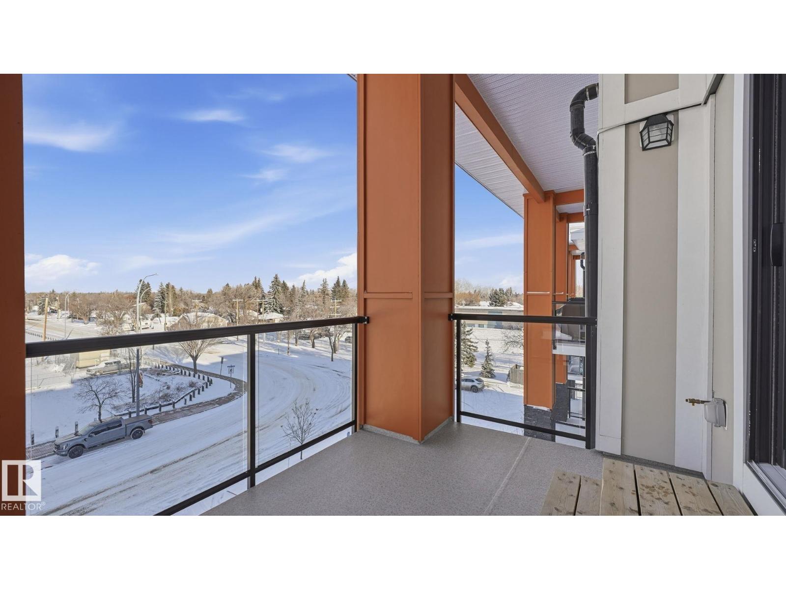 #401 17 COLUMBIA AVENUE W, Devon