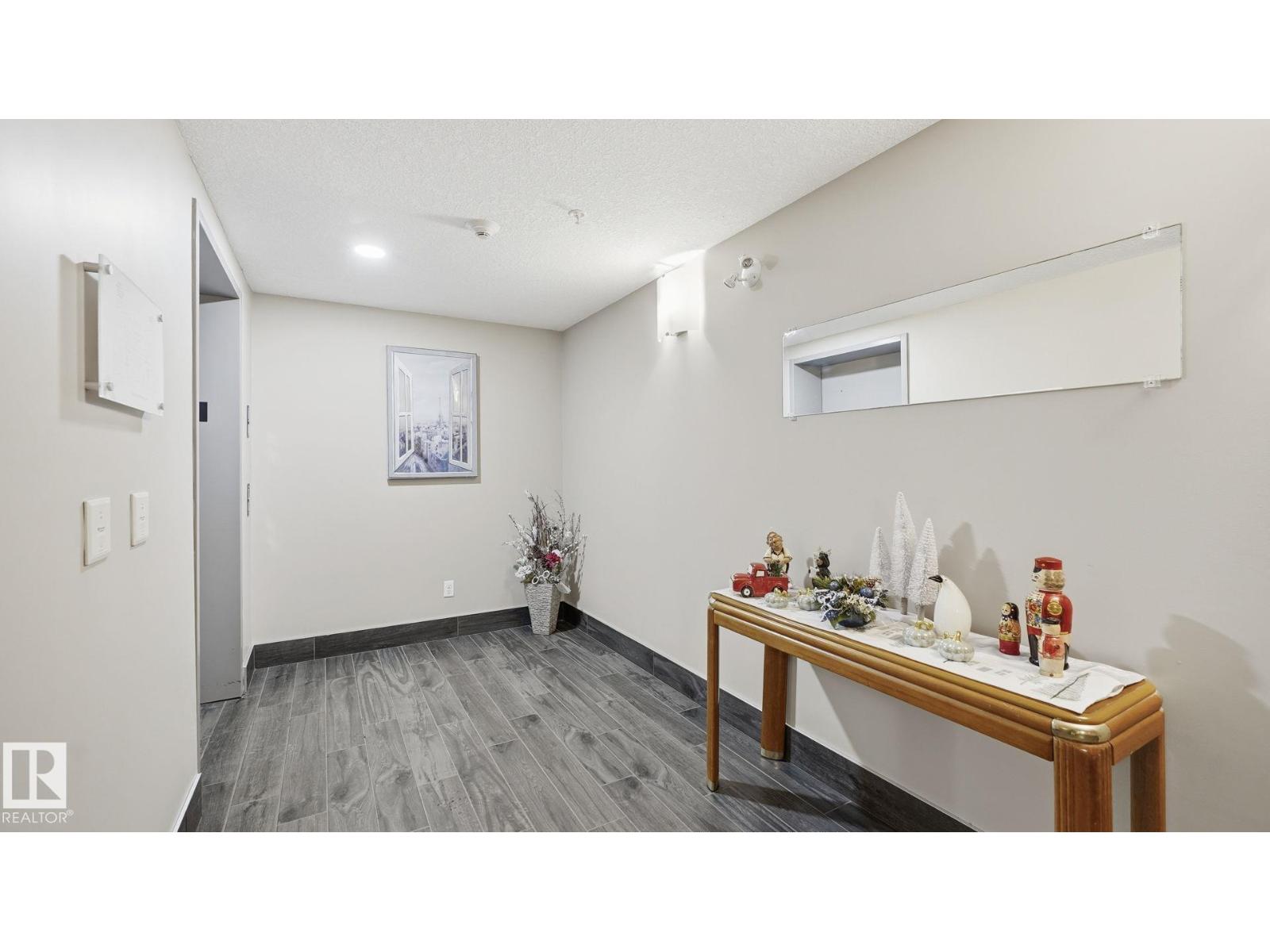 #401 17 COLUMBIA AVENUE W, Devon