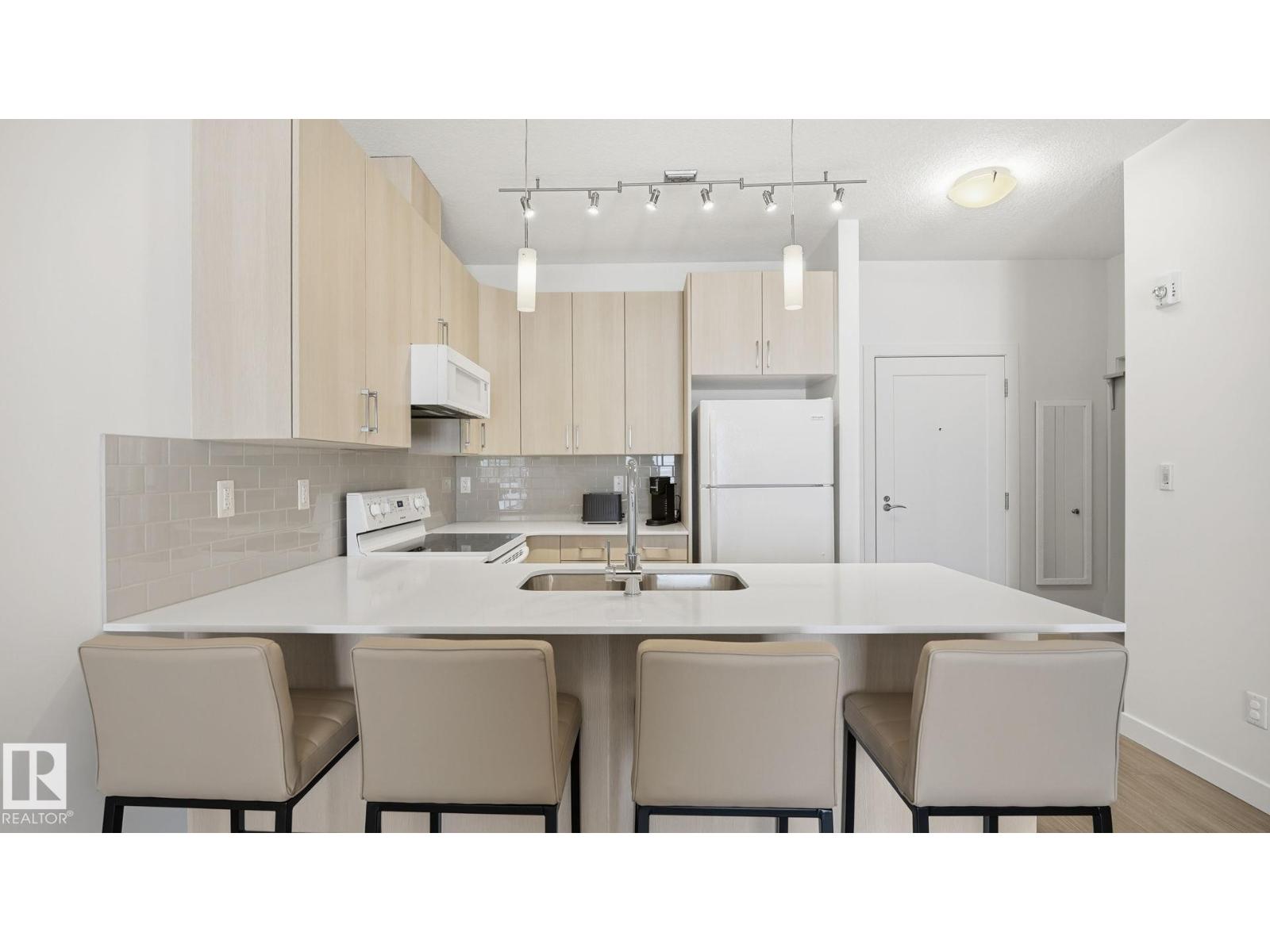 #401 17 COLUMBIA AVENUE W, Devon