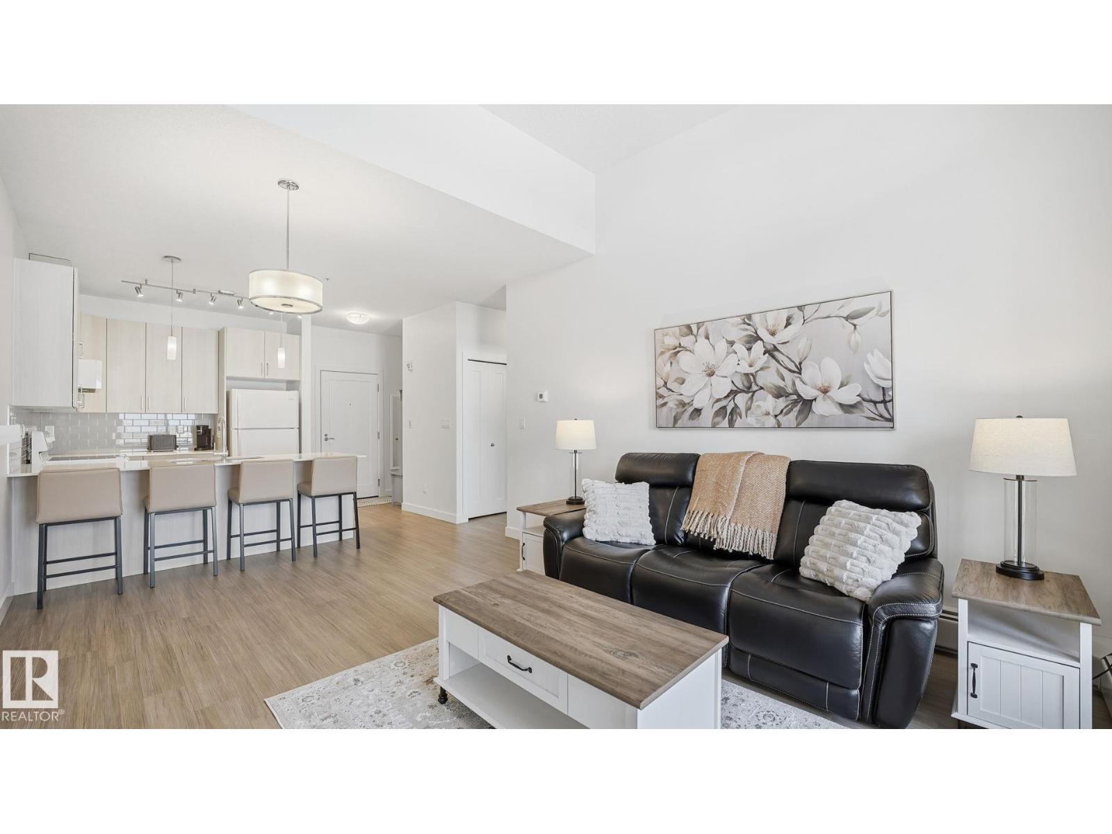 #401 17 COLUMBIA AVENUE W, Devon