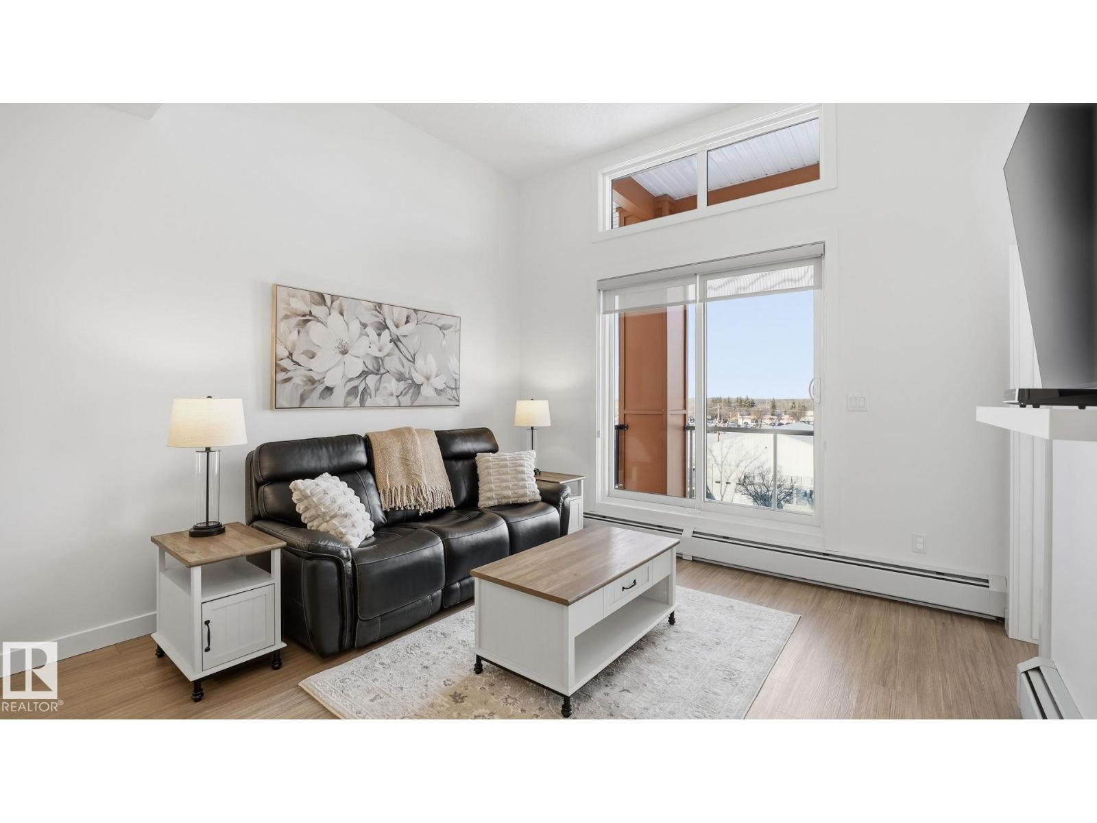 #401 17 COLUMBIA AVENUE W, Devon