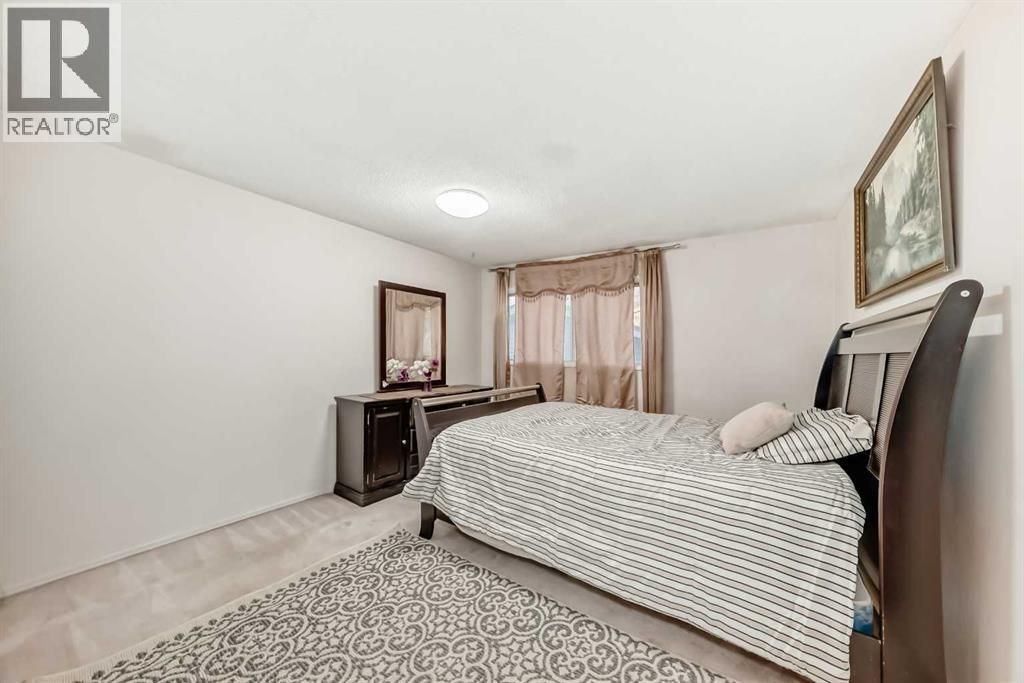 Single Family House for Sale in   Pinehill Place NE Pineridge Calgary 