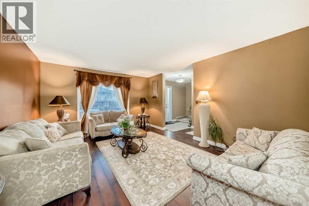 Single Family House for Sale in   Pinehill Place NE Pineridge Calgary 