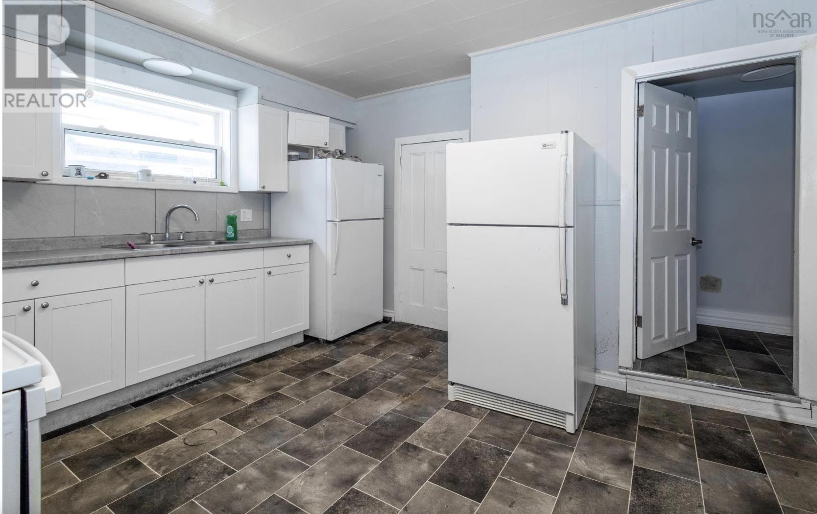 Property 9 of 17 of 177 Dorchester Street