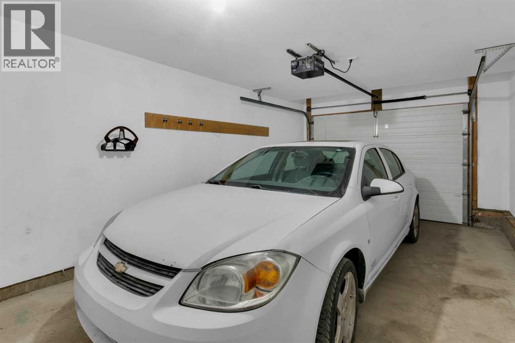 Single Family House 3 Level for Sale in  Hidden Creek Cove NW Hidden Valley Calgary 