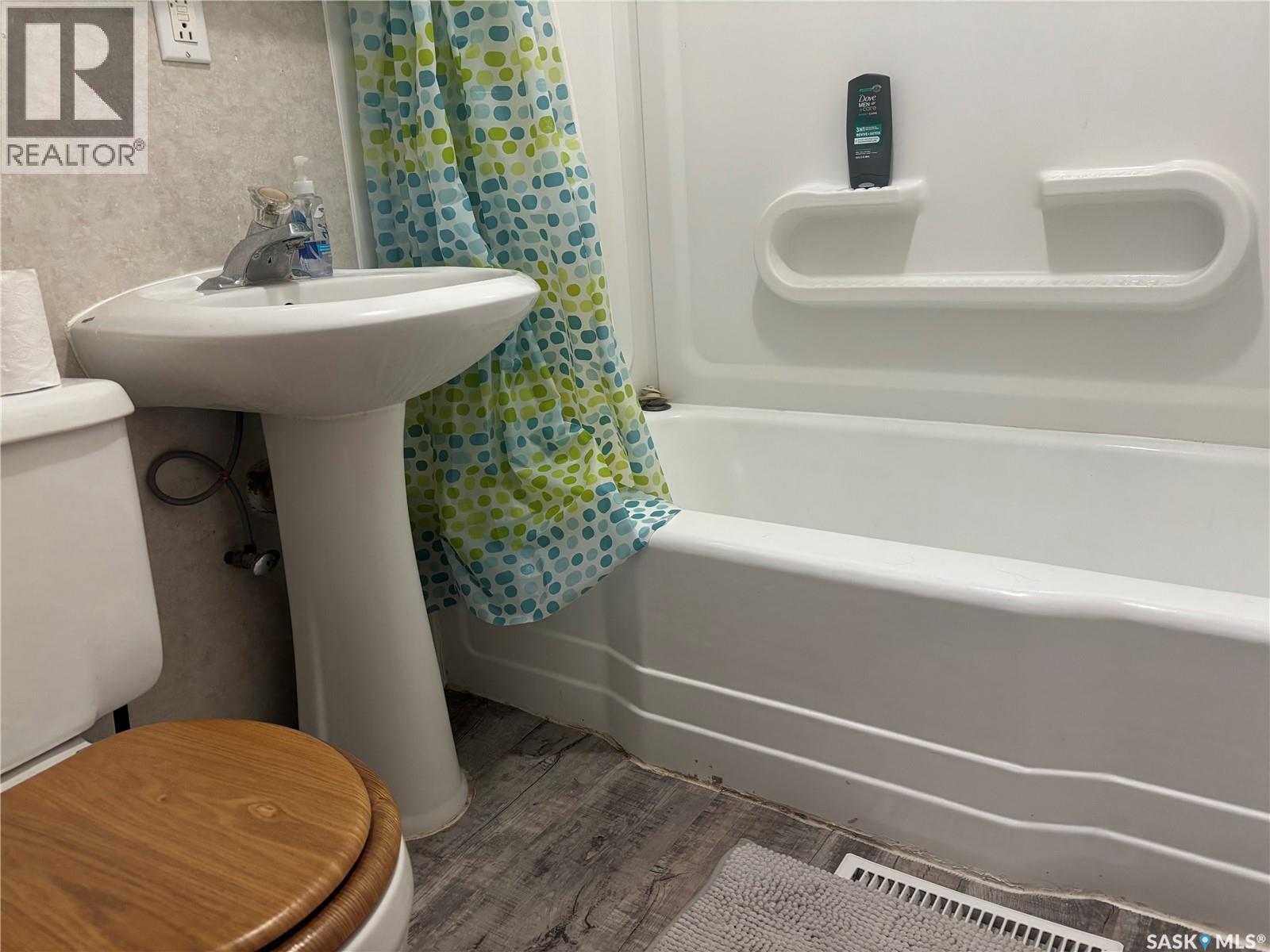 Single Family House Bungalow for Sale in  th AVENUE NW Swift Current 