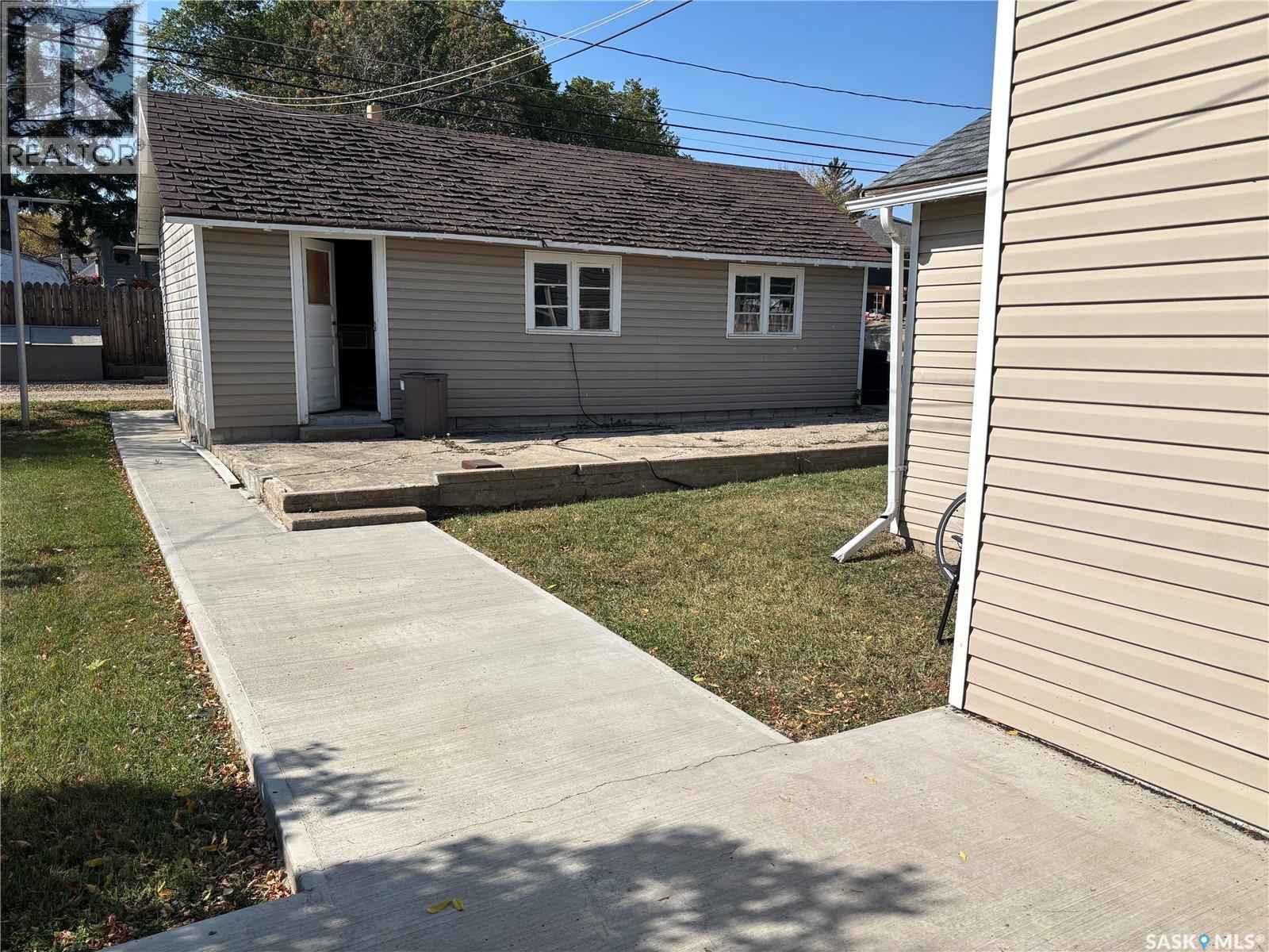 Single Family House Bungalow for Sale in  th AVENUE NW Swift Current 