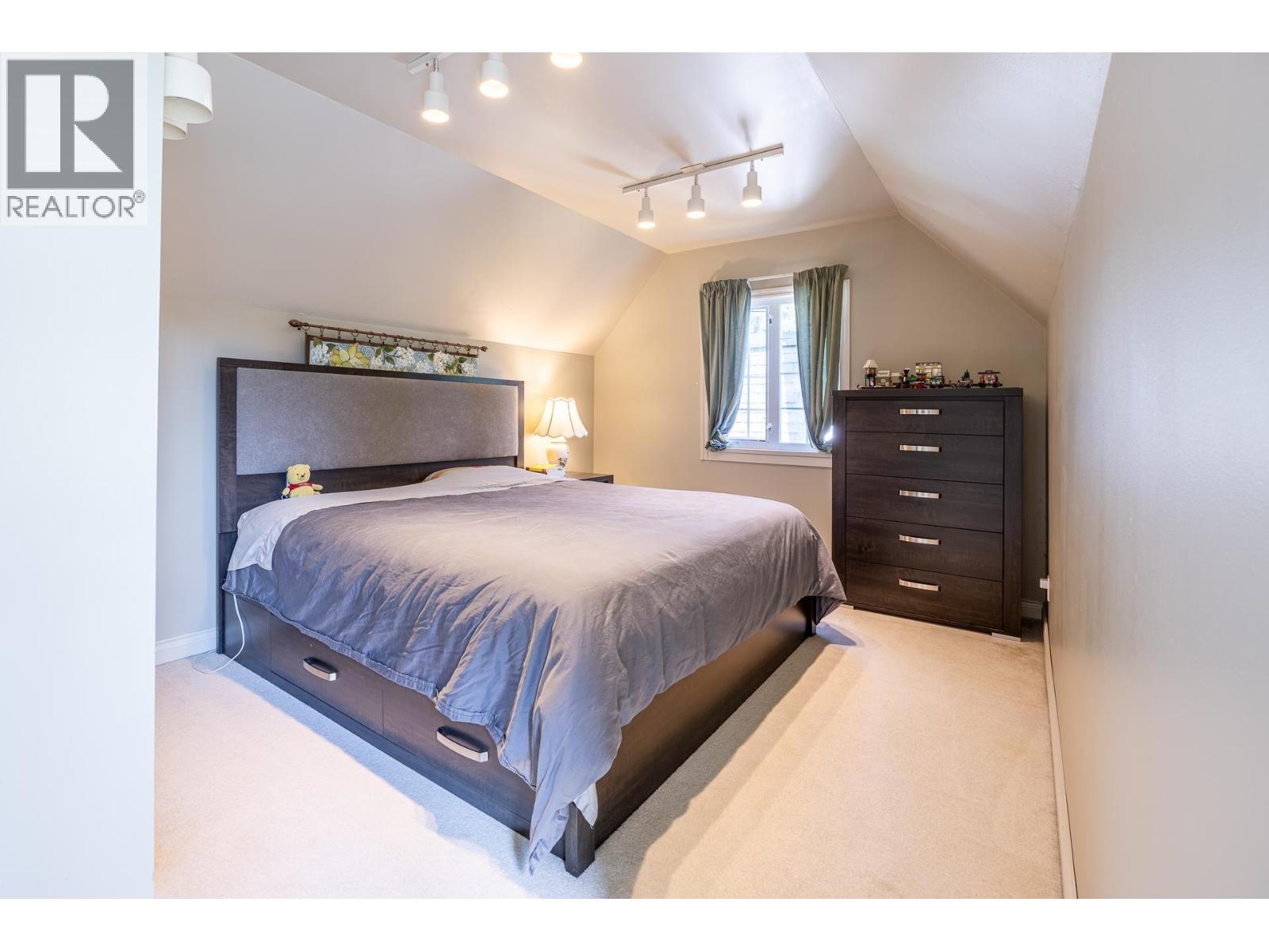 539 NEWCROFT PLACE, West Vancouver