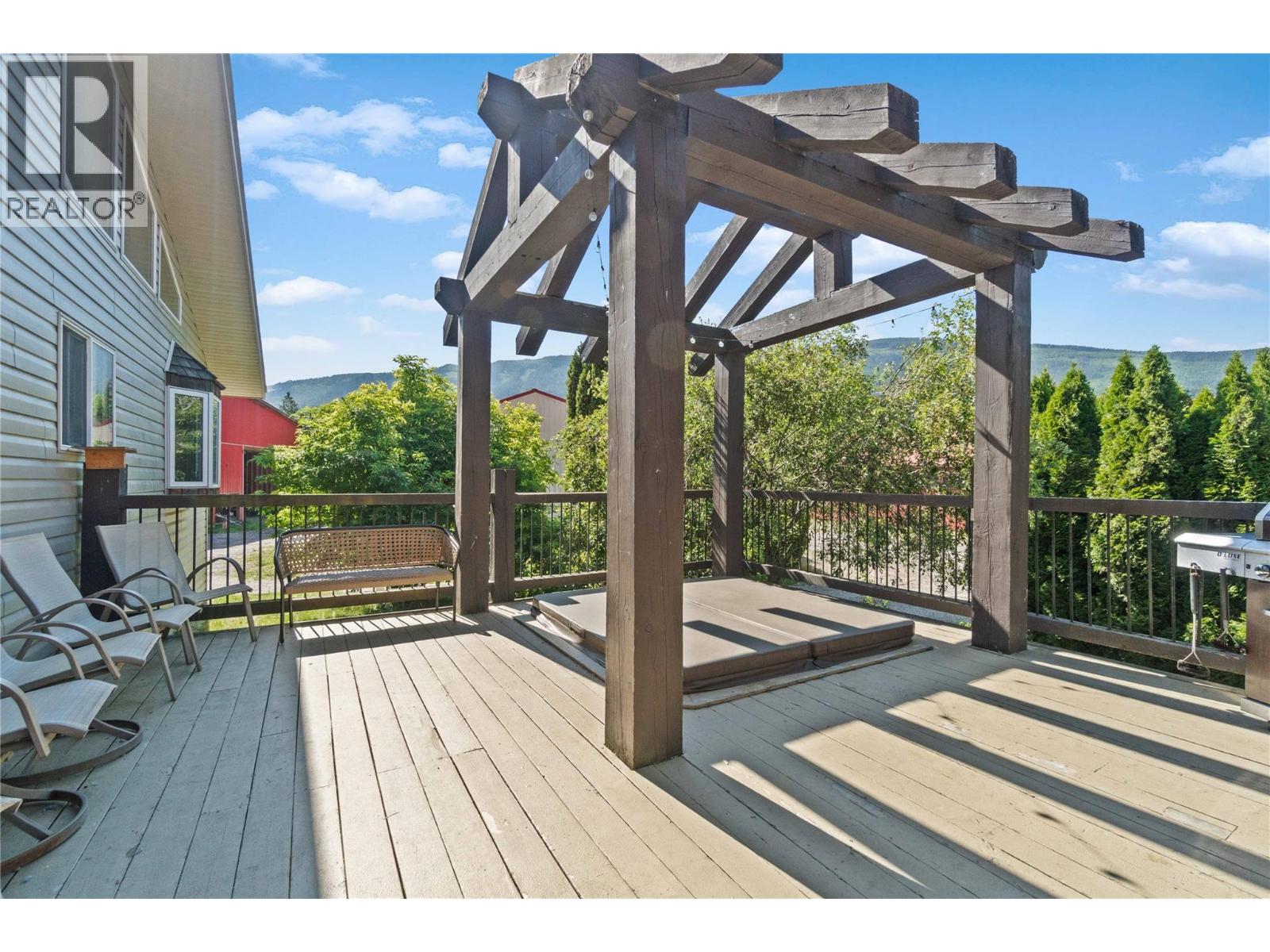  2054 Trans Canada Highway, Sicamous