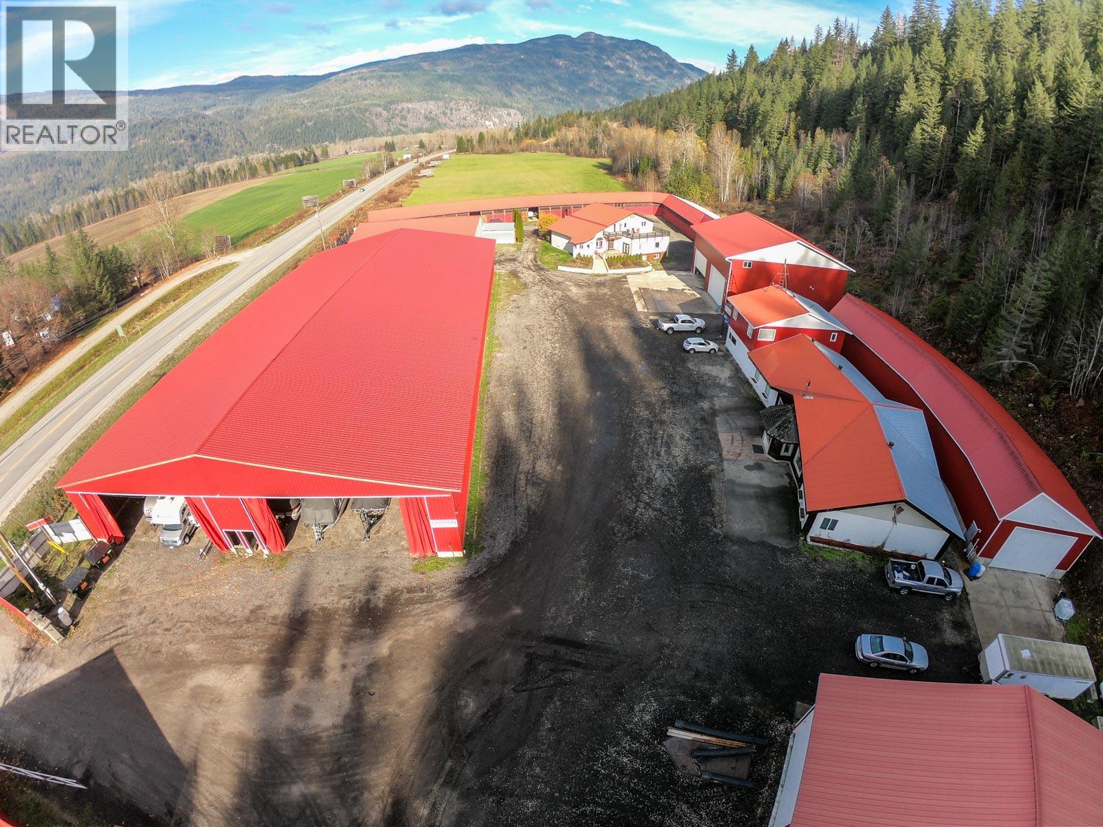  2054 Trans Canada Highway, Sicamous