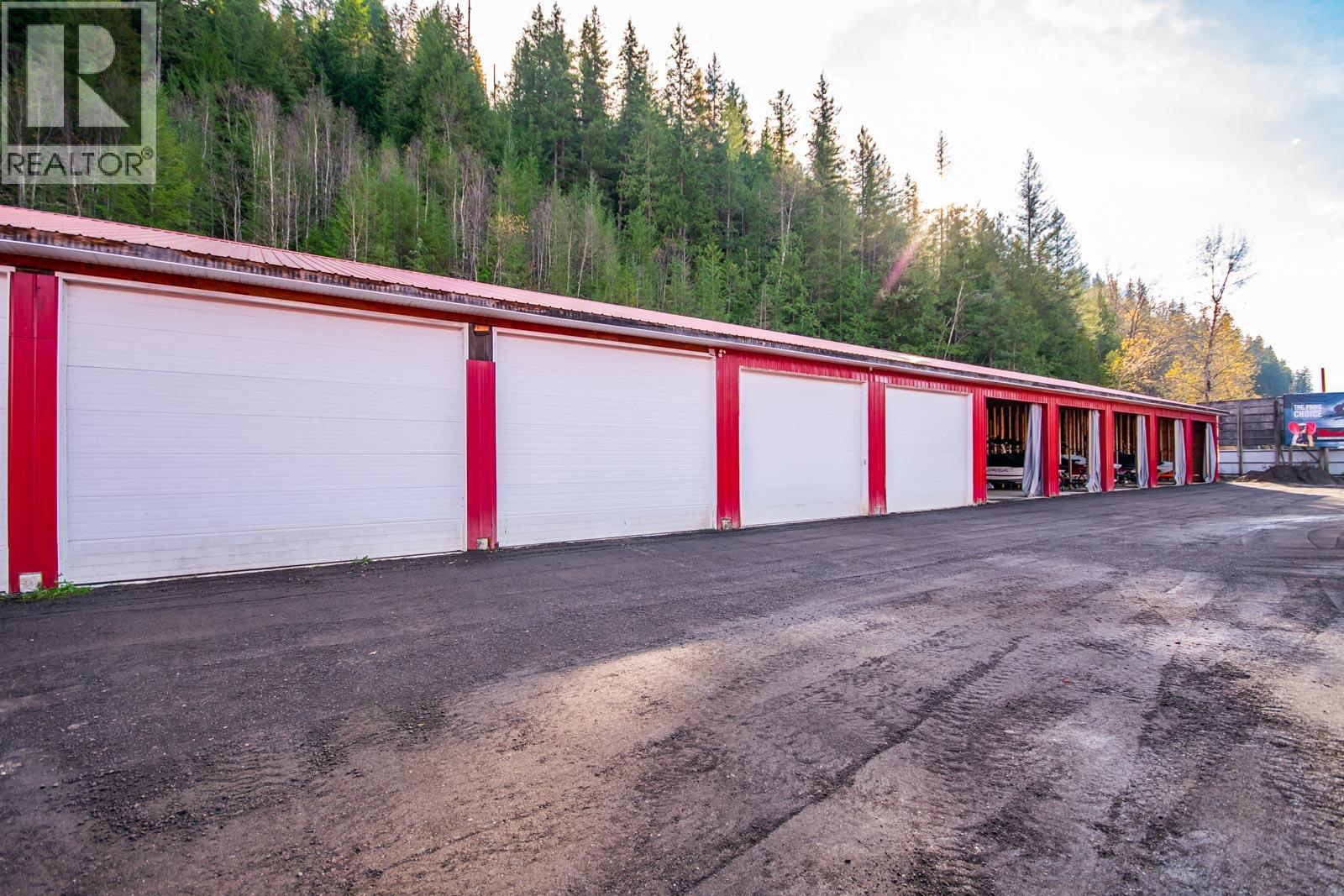  2054 Trans Canada Highway, Sicamous