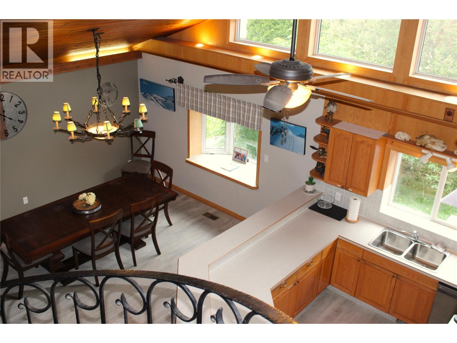  2054 Trans Canada Highway, Sicamous