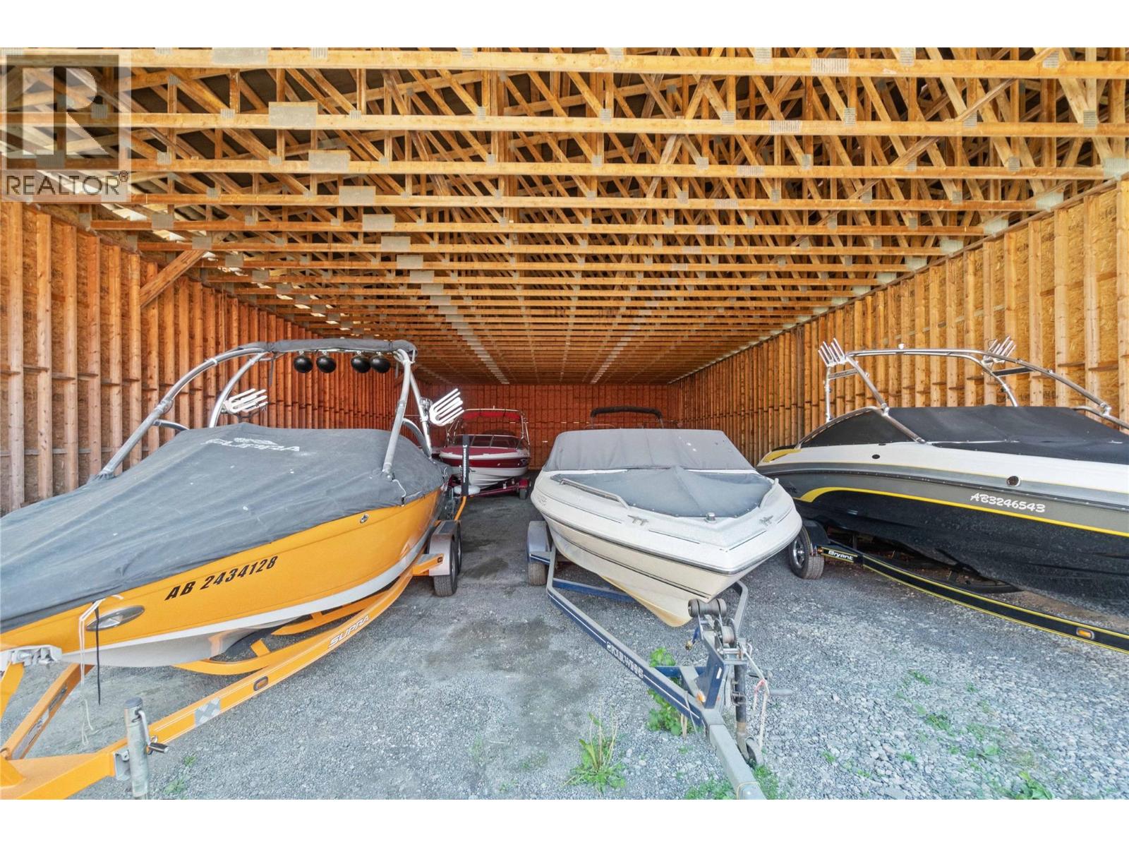  2054 Trans Canada Highway, Sicamous